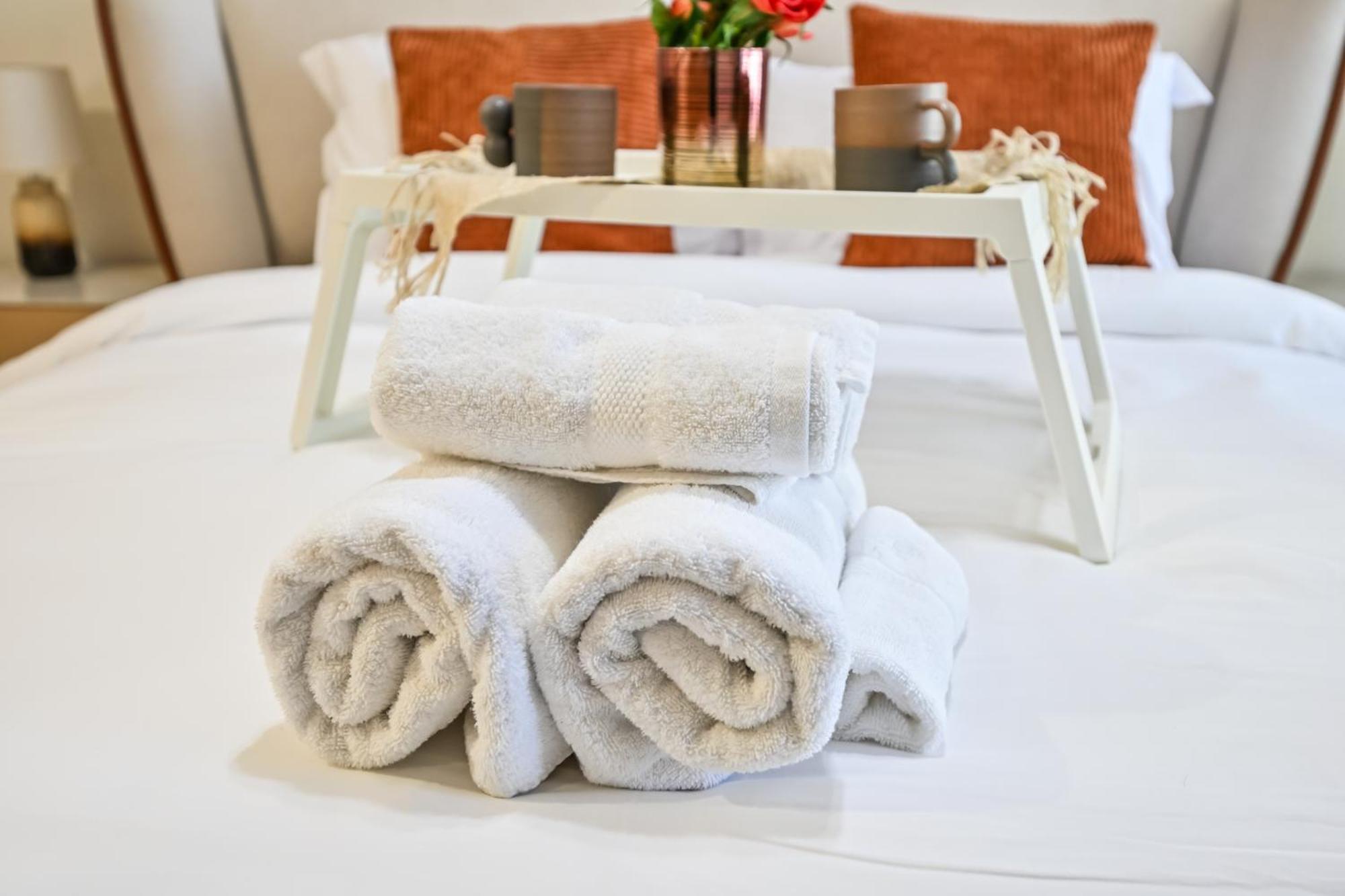 Discover A Cozy Luxury With A Refreshing Pool, Just A 10-minute Journey From The City's Heart Appartement *
