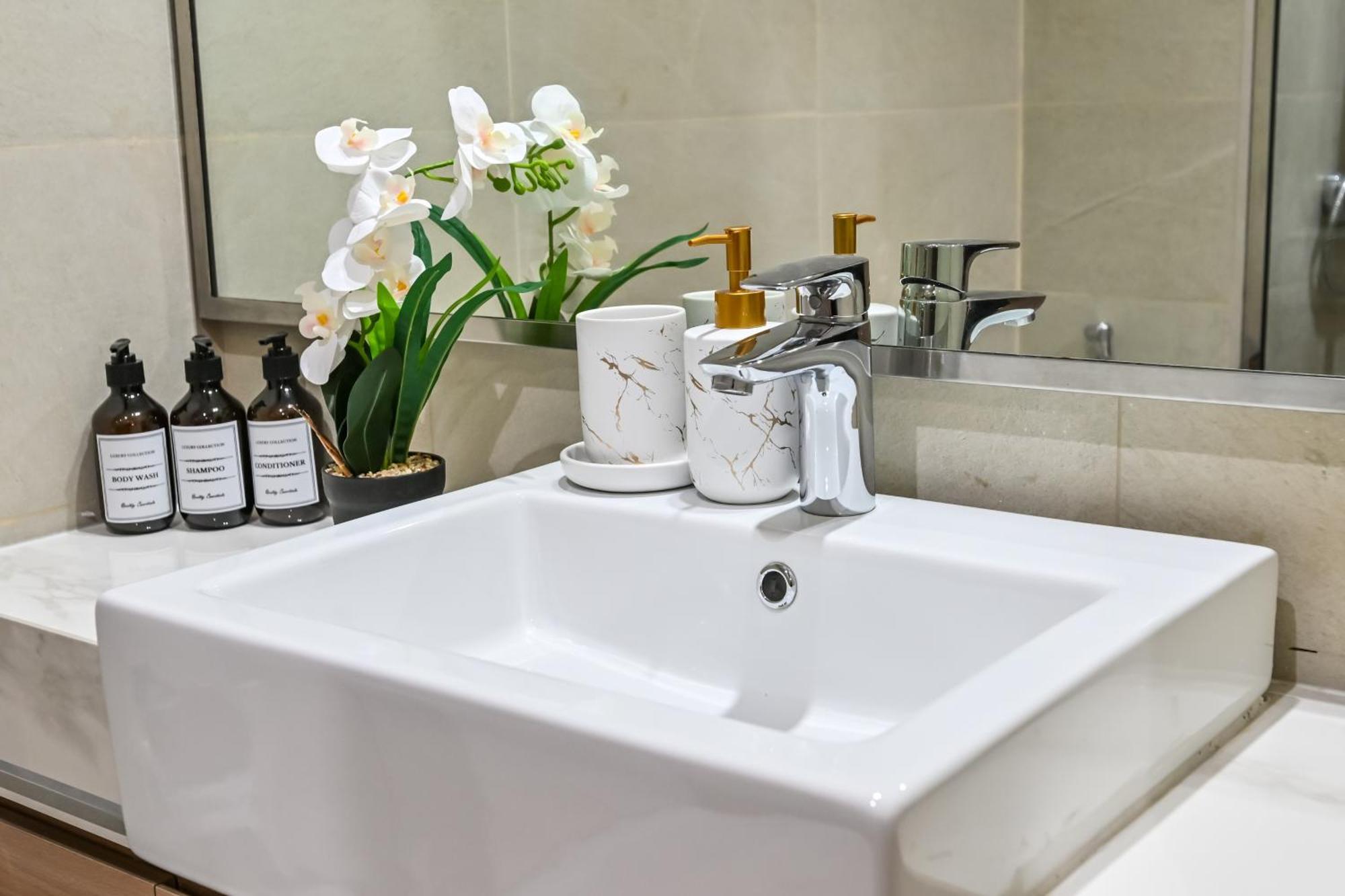 Appartement Discover A Cozy Luxury With A Refreshing Pool, Just A 10-minute Journey From The City's Heart Dubaï