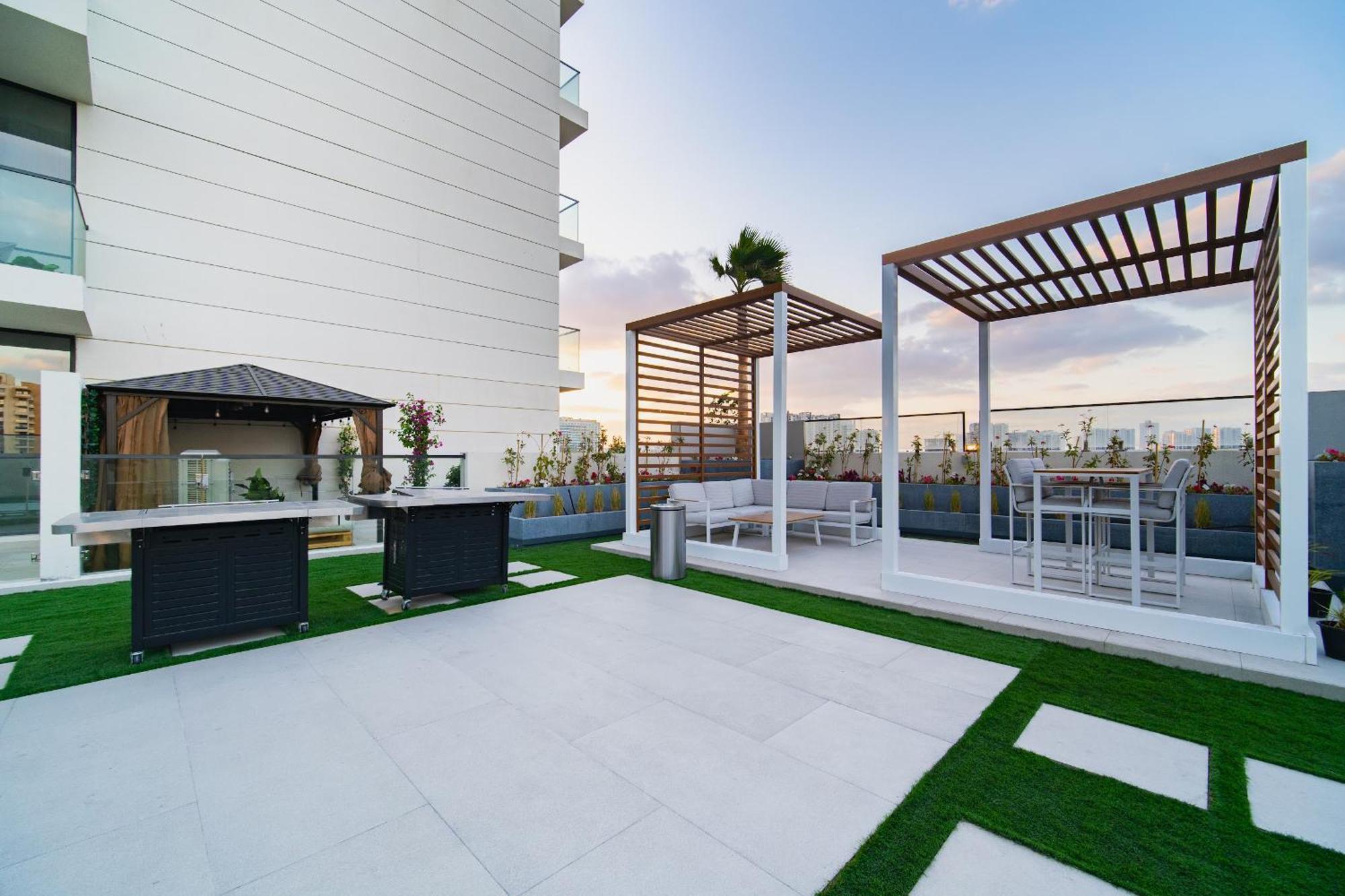 Sunny Studio, Pool, Views, Near Metro Apartamento