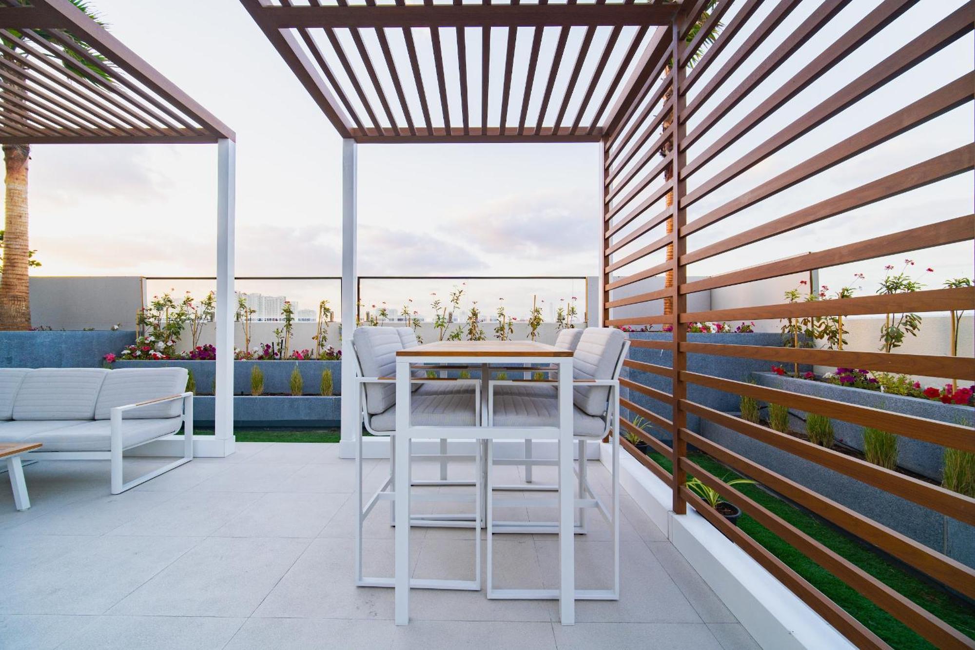 Sunny Studio, Pool, Views, Near Metro * Dubái