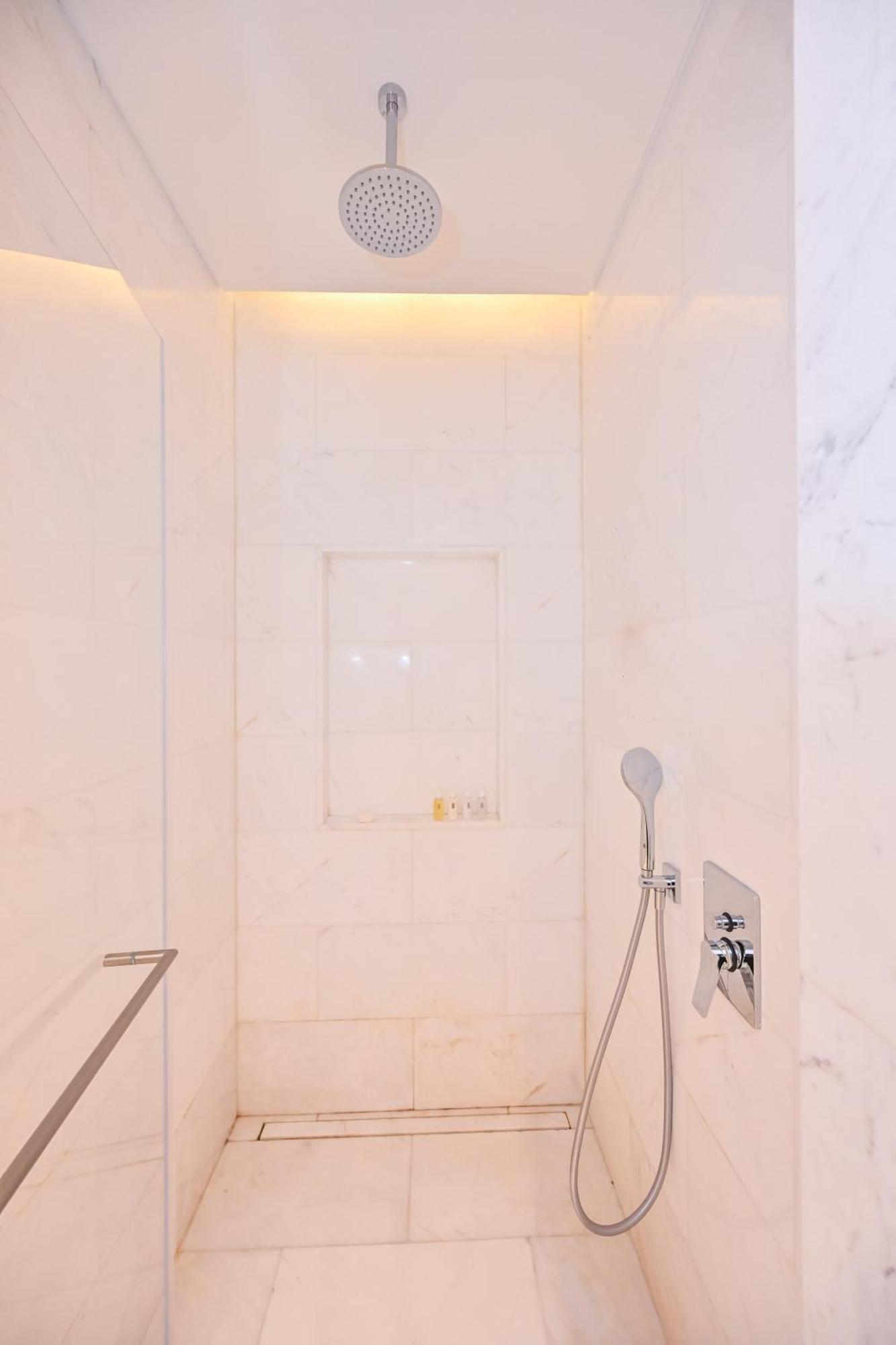 Apartamento Stylish 1-br Retreat With Sweeping Views In Palm Tower Dubái