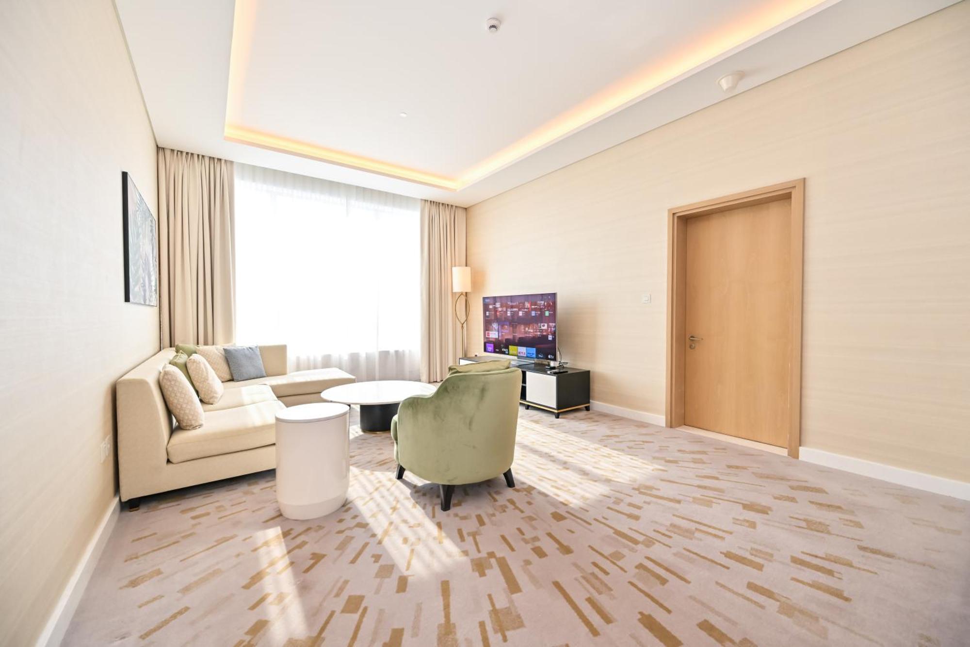 Apartamento Stylish 1-br Retreat With Sweeping Views In Palm Tower Dubái