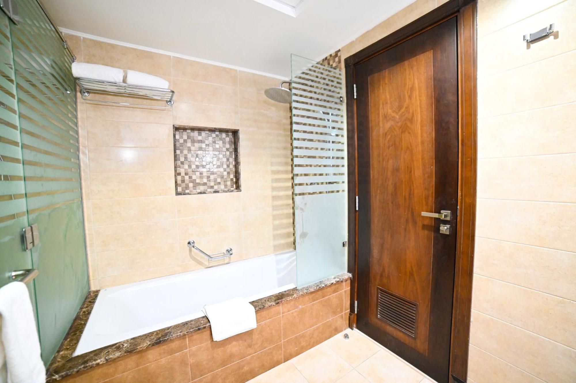 Hotel Seven Seas