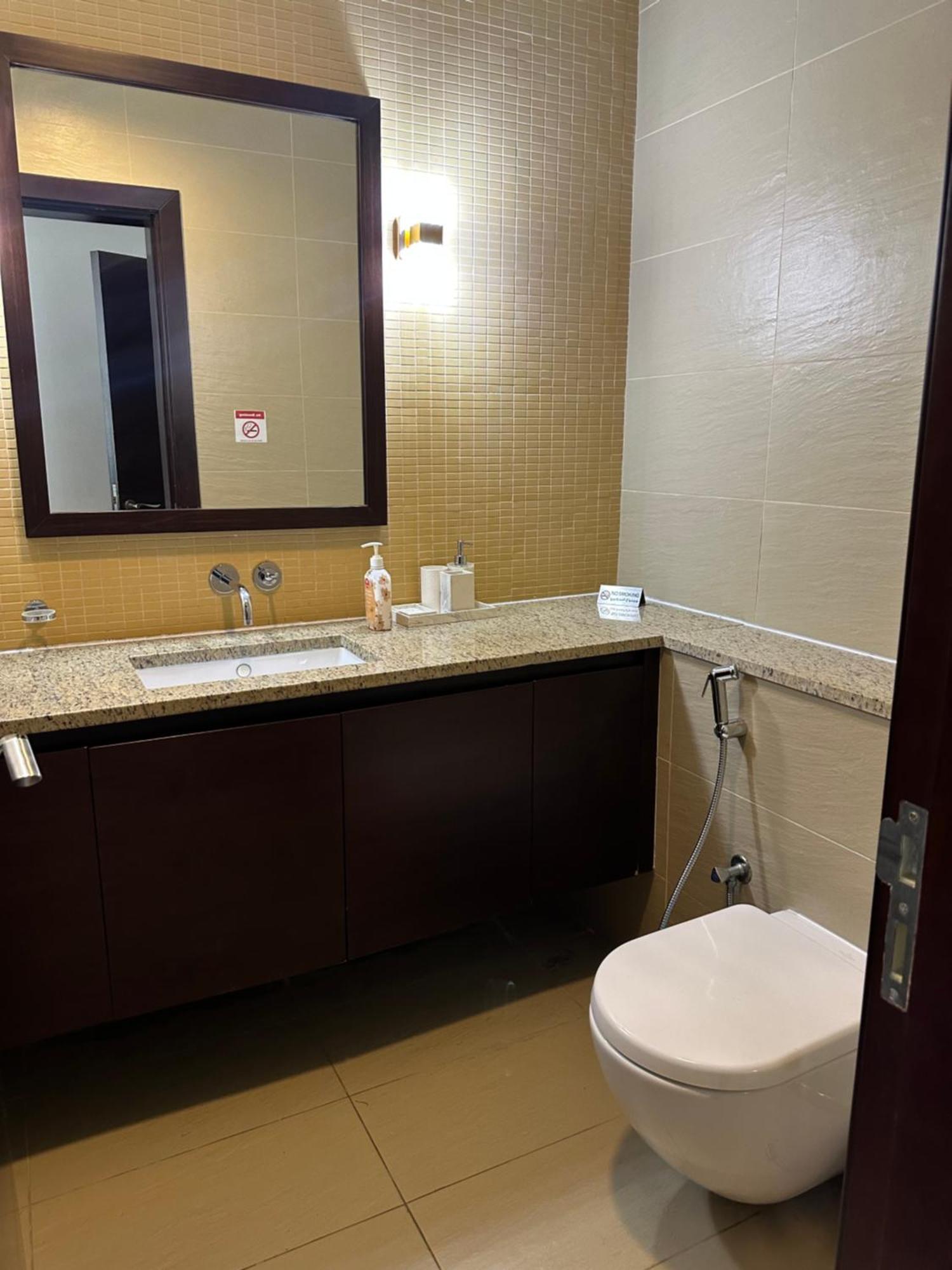 Palm Jumeirah Tiara Ruby 1king And 2 Sofa Beds * Dubaï
