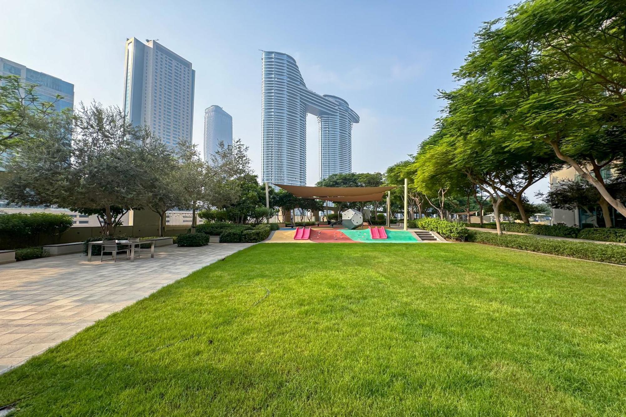 Burj Vista Luxury 2br ,full Burj Khalifa View ,direct Mall & Metro Access Appartement *