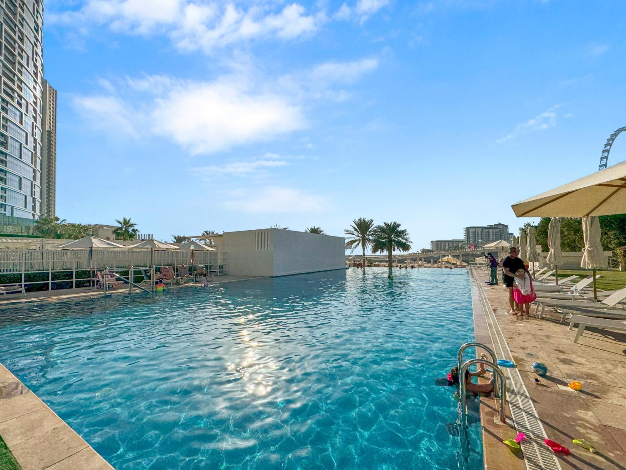 Appartement Serene 2-bedroom Escape With Sea Steps Away In Jbr Dubaï
