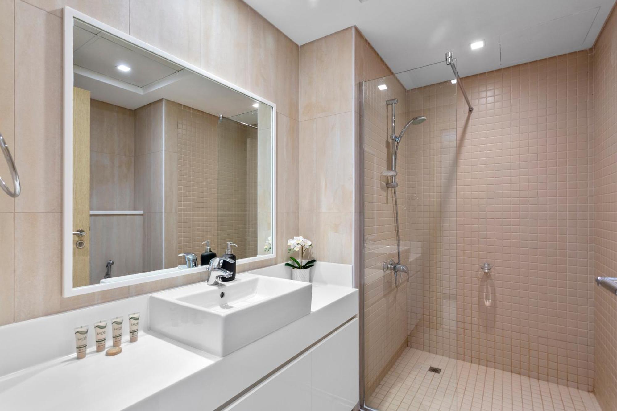Serene 2-bedroom Escape With Sea Steps Away In Jbr * Dubaï