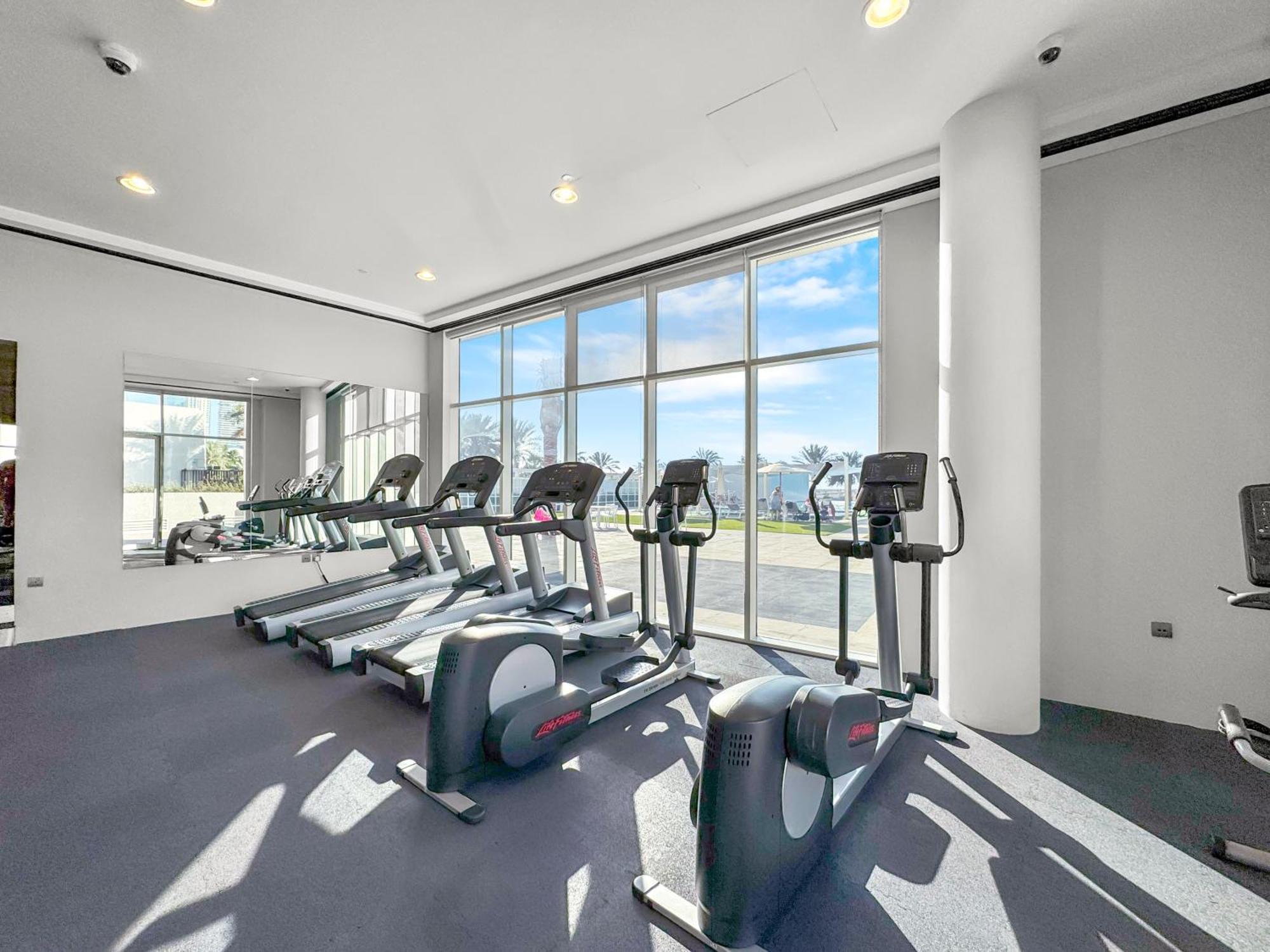 Serene 2-bedroom Escape With Sea Steps Away In Jbr *