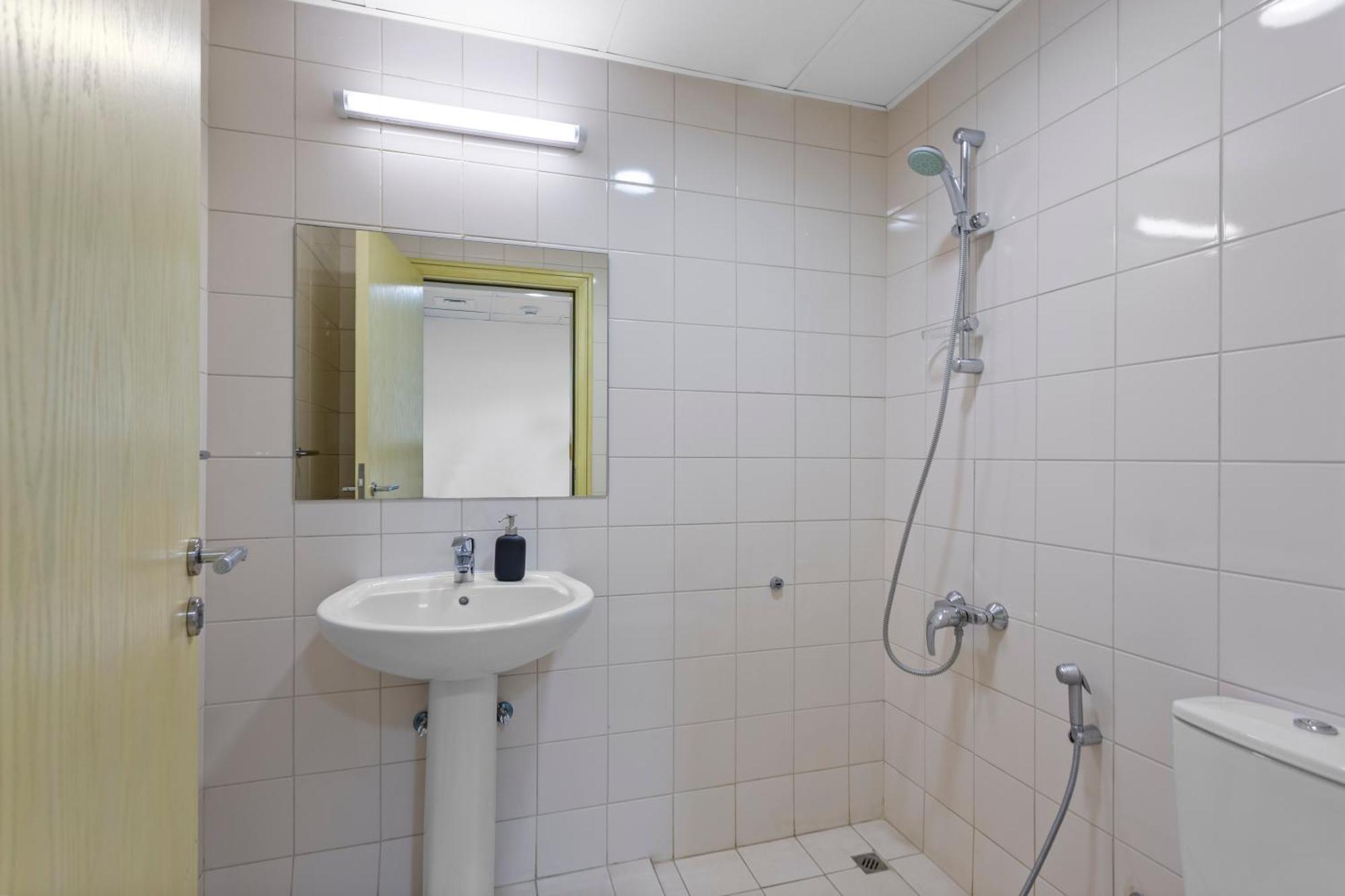 Serene 2-bedroom Escape With Sea Steps Away In Jbr Dubaï