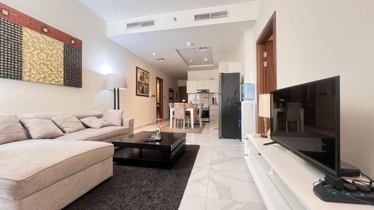 Appartement Luxurious Bedroom With Pool L Business Bay Canal L 10 Min To Mall L Burj Khalifa L Down Town *