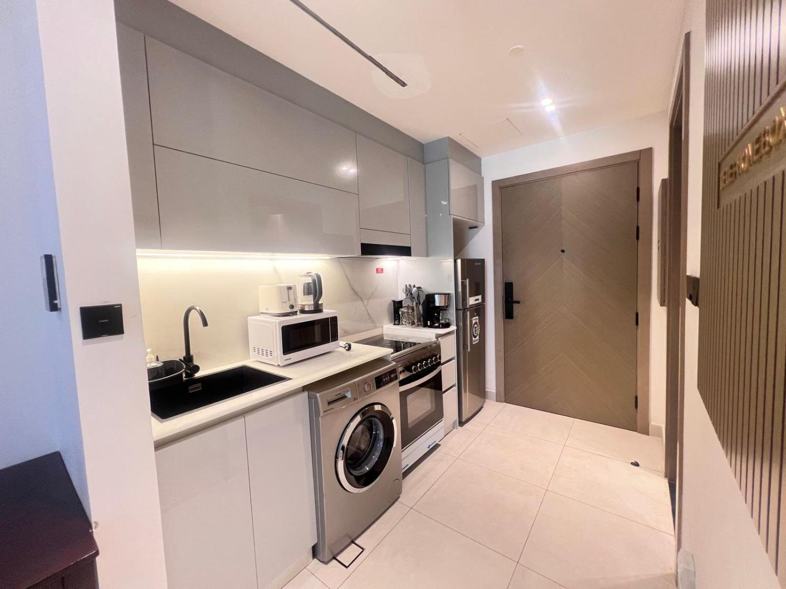 Spacious At Business Bay Canal L 10 Minutes To Mall L Burj Khalifa L Downtown * Dubaï