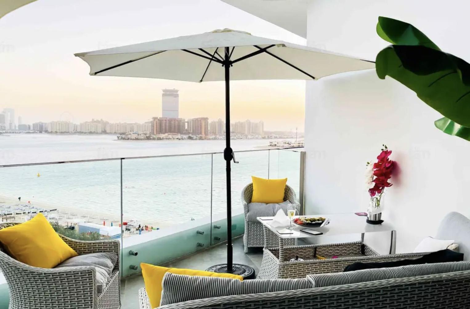 Azizi Mina, Beachfront 1 Bedroom, Sea View, Private Balcony