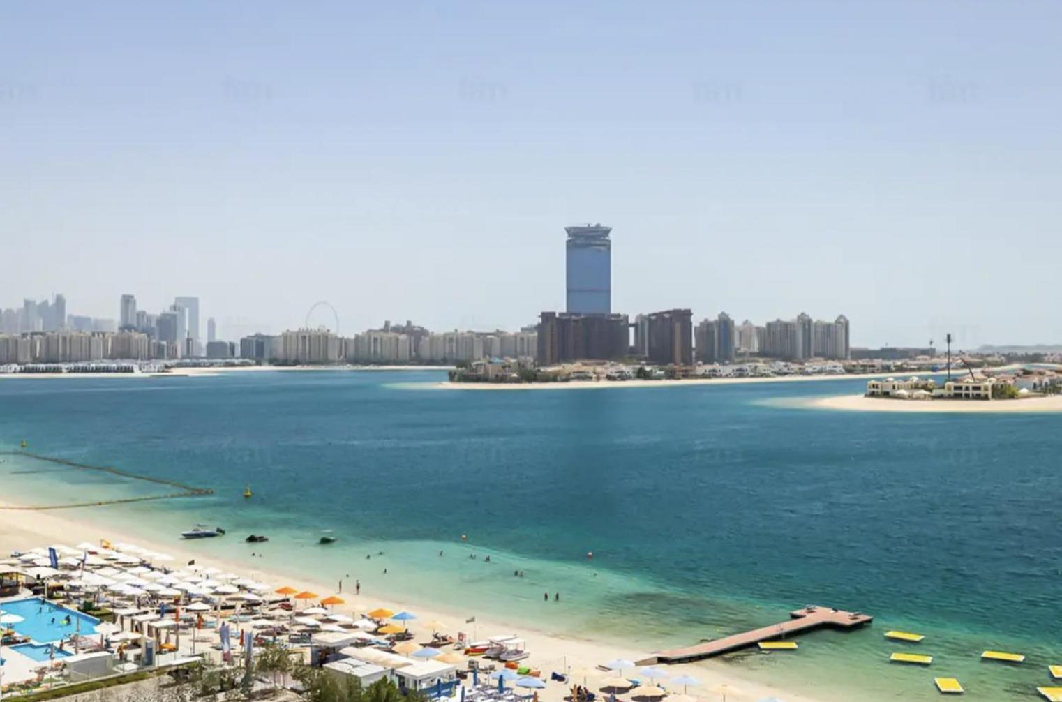 Azizi Mina, Beachfront 1 Bedroom, Sea View, Private Balcony Appartement
