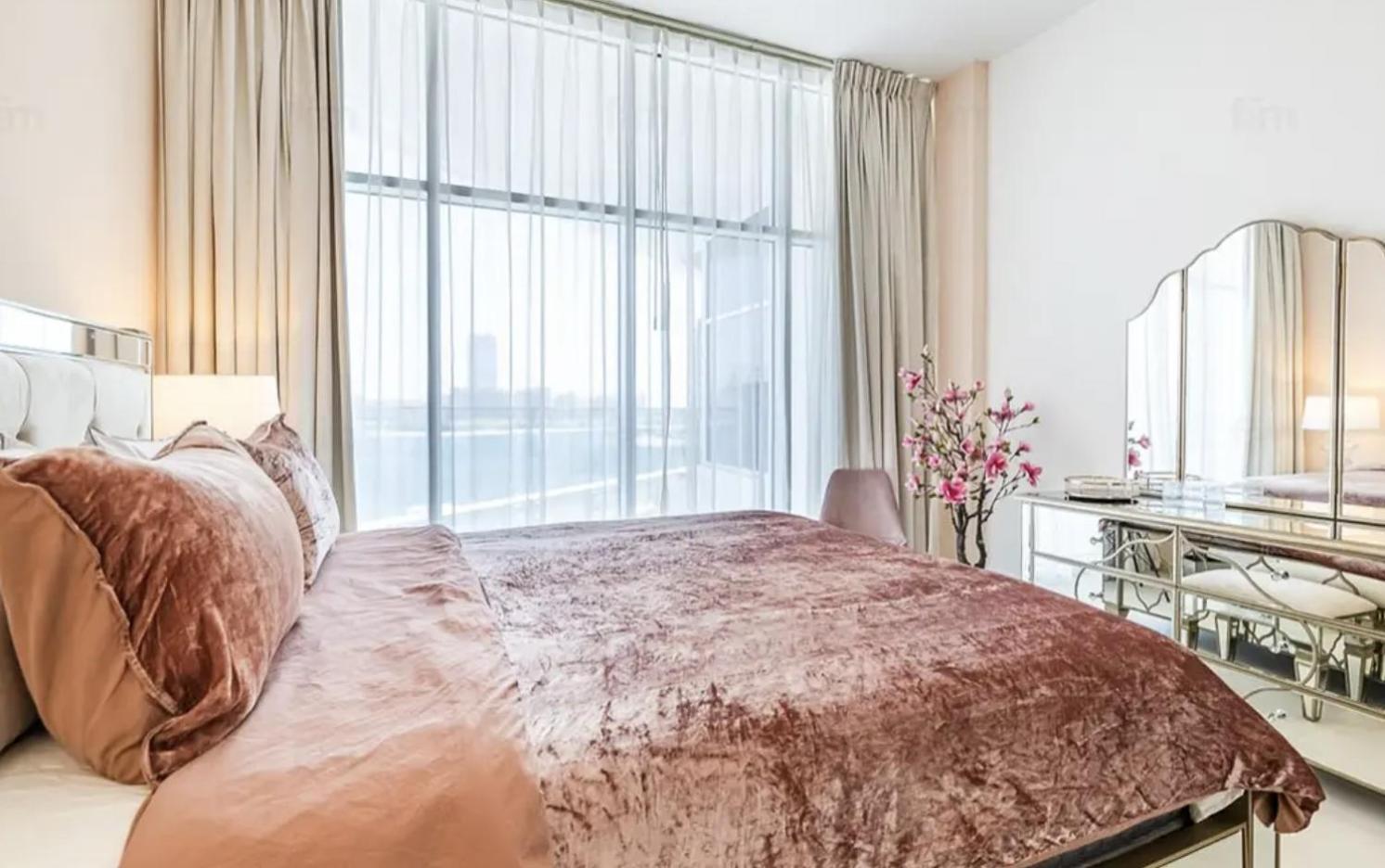 Azizi Mina, Beachfront 1 Bedroom, Sea View, Private Balcony