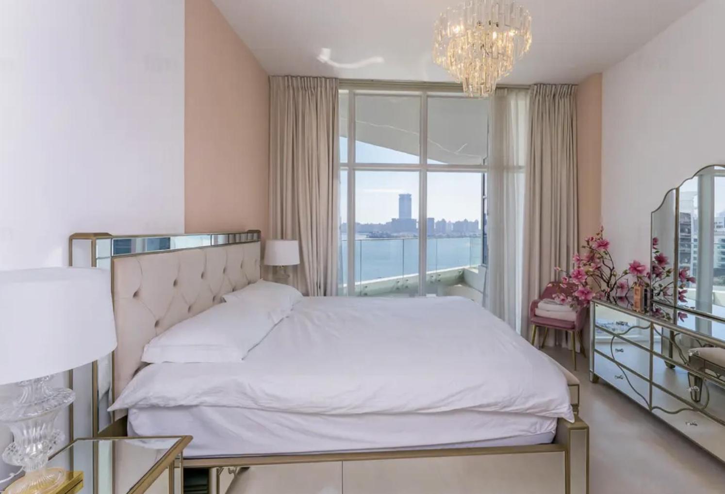 Azizi Mina, Beachfront 1 Bedroom, Sea View, Private Balcony Appartement Dubaï