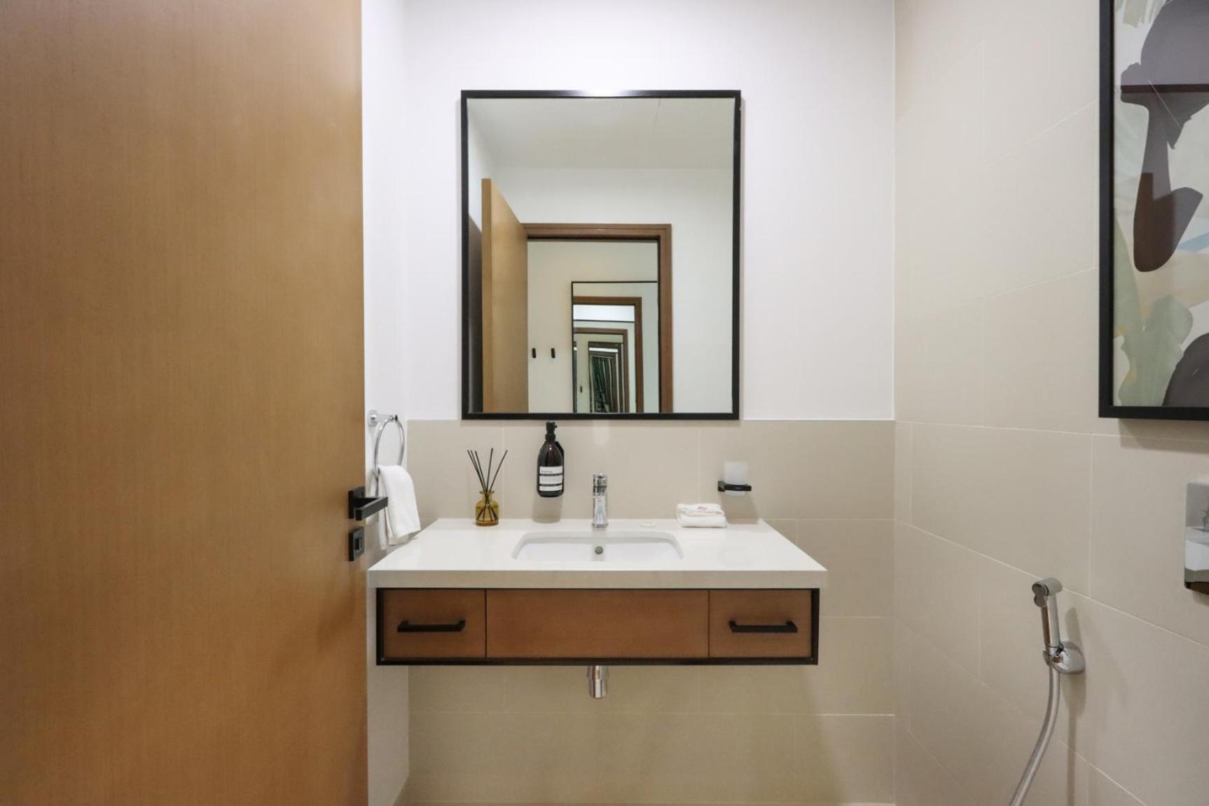 Livbnb - Vida Marina 1br Gem With Stunning Marina Views Dubaï