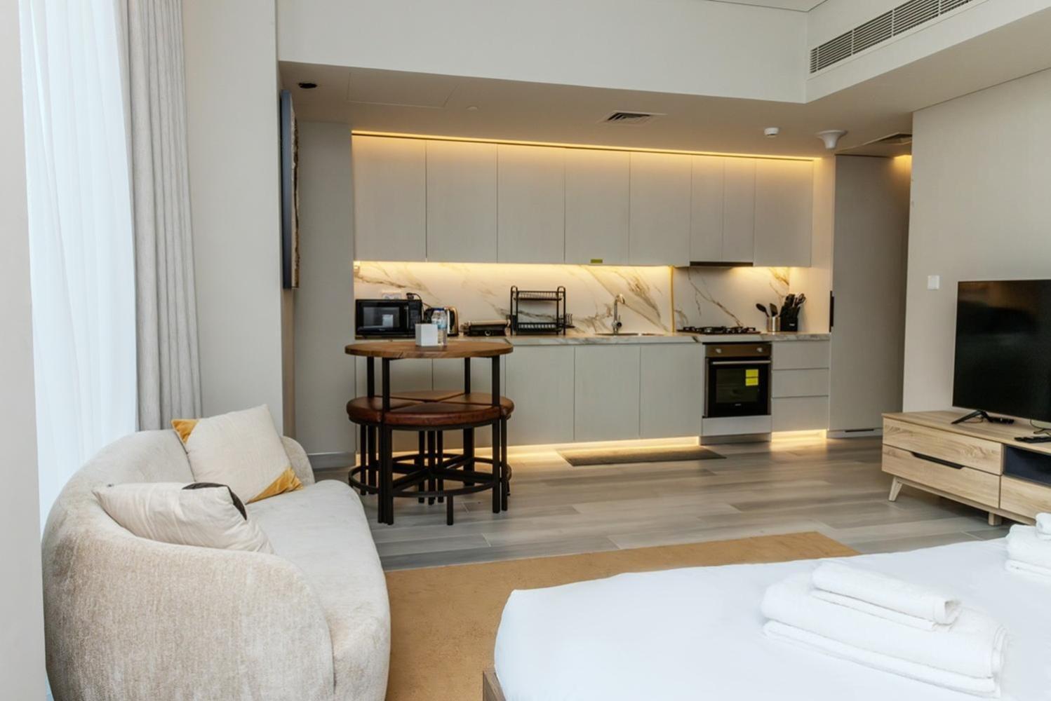 Appartement Marina Walk Gem Modern With Pool & Gym Access, Steps To & Metro Dubai