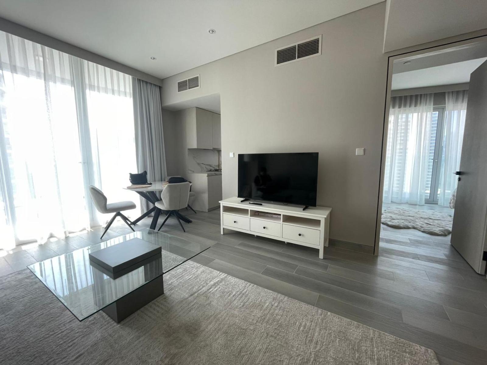 Appartement Marina Walk Gem Modern With Pool & Gym Access, Steps To & Metro Dubai