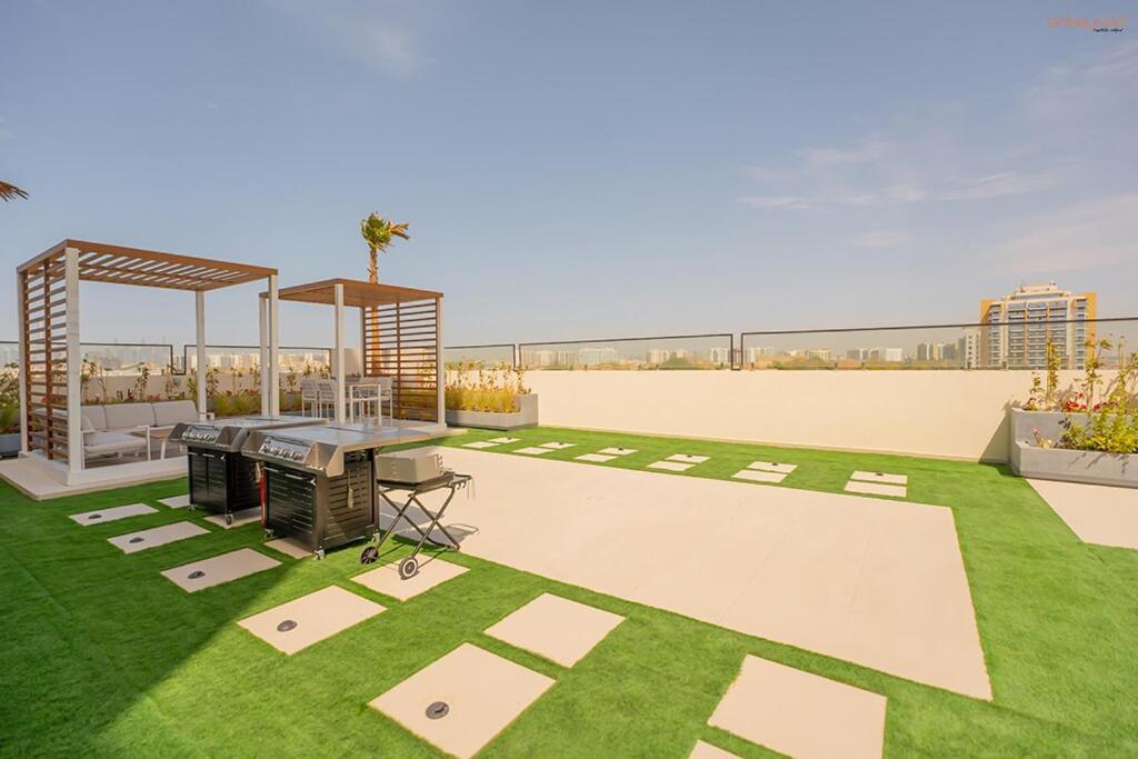 Bnbeyond's Sassy With Expansive Balcony Dubaï