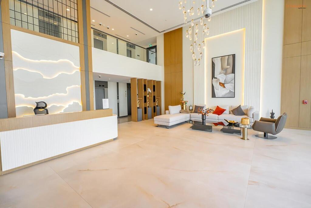 Bnbeyond's Sassy With Expansive Balcony Appartement Dubaï
