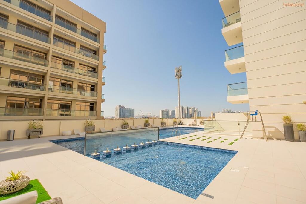 Bnbeyond's Sassy With Expansive Balcony Appartement