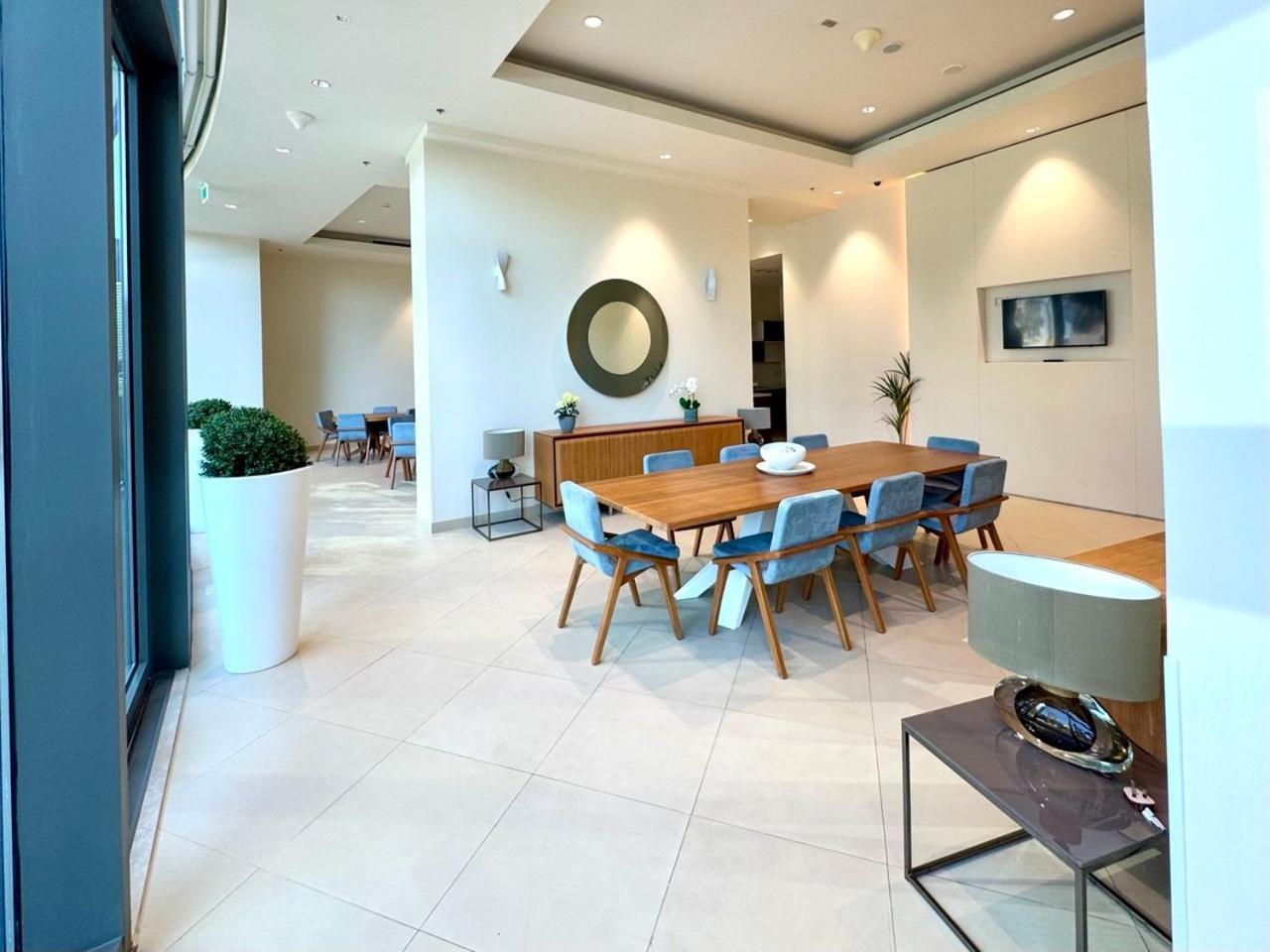 Burj Vista Luxury 2br ,full Burj Khalifa View ,direct Mall & Metro Access Appartement *