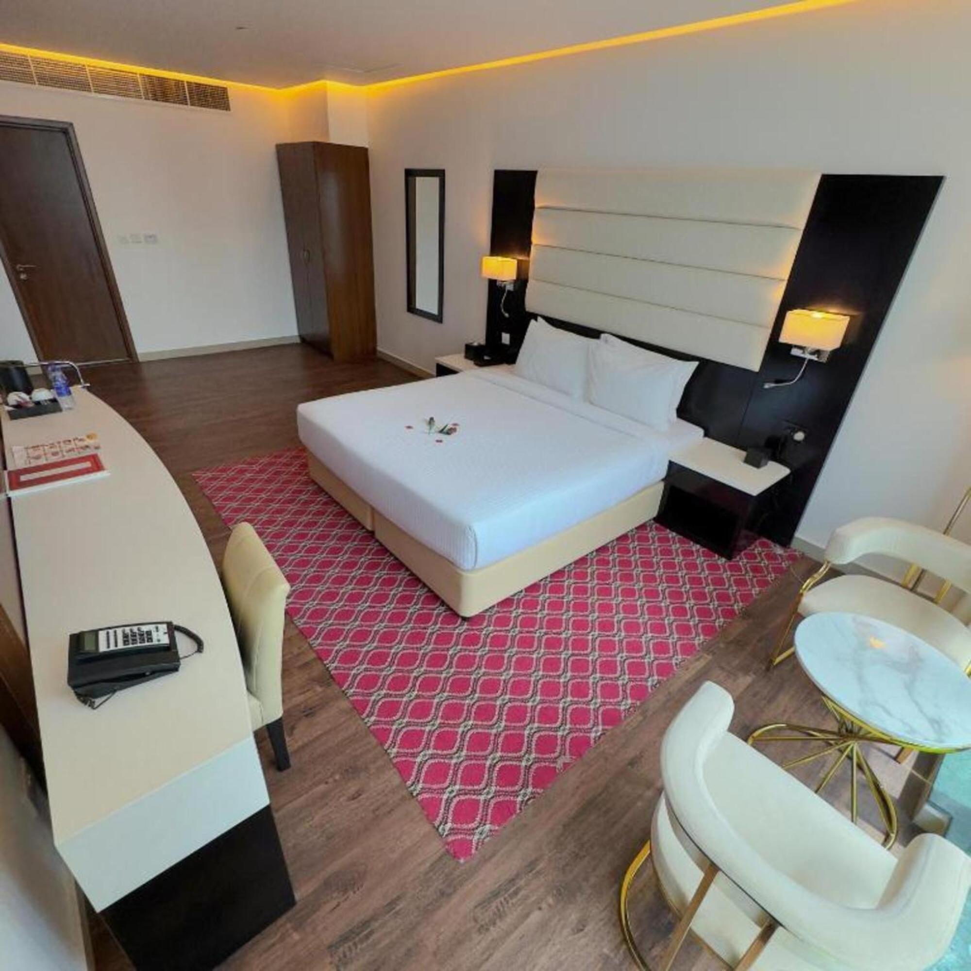Emirates Grand Aparthotel Hotel
