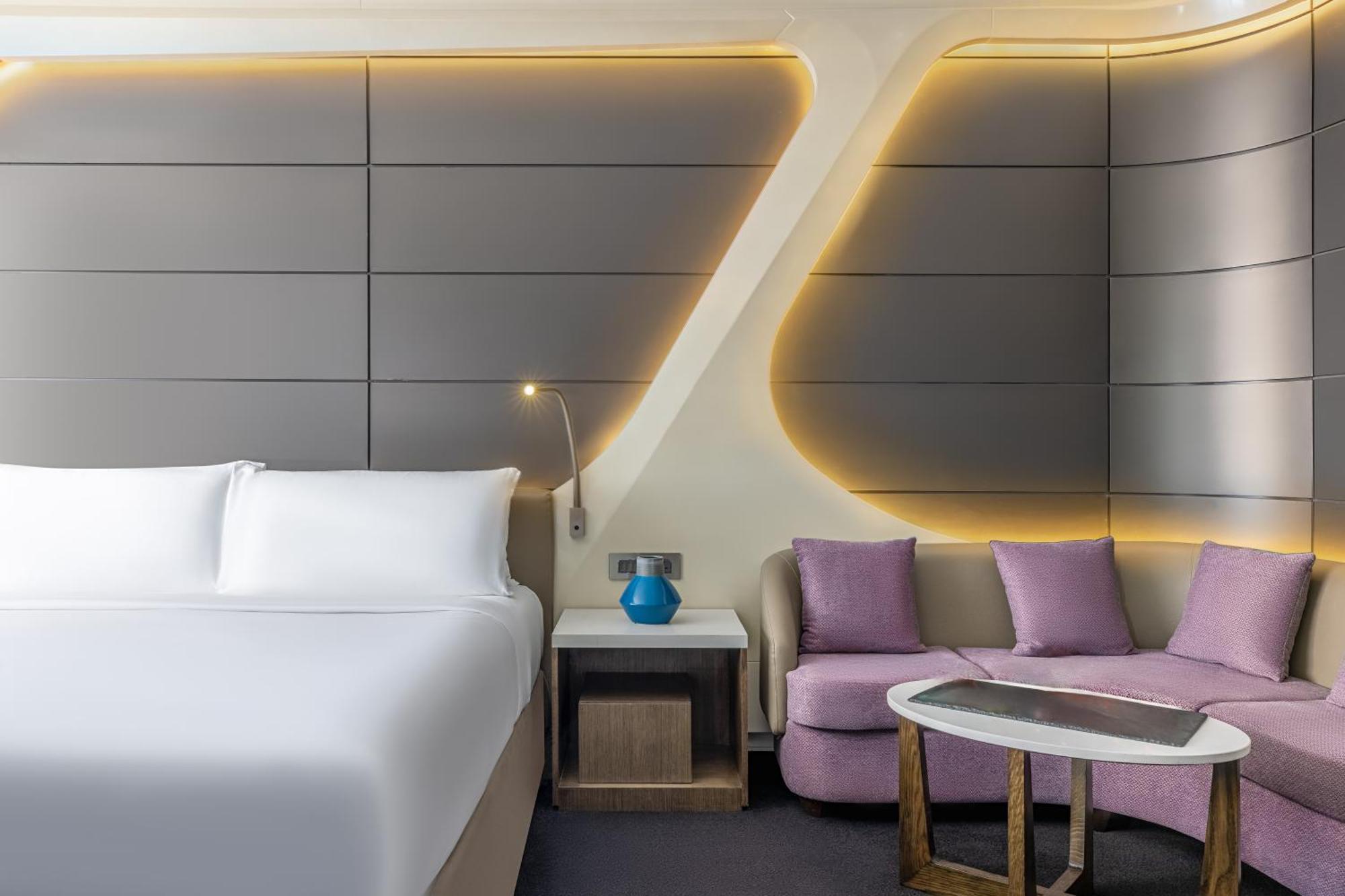 Hotel V Dubai, Curio Collection By Hilton Dubái
