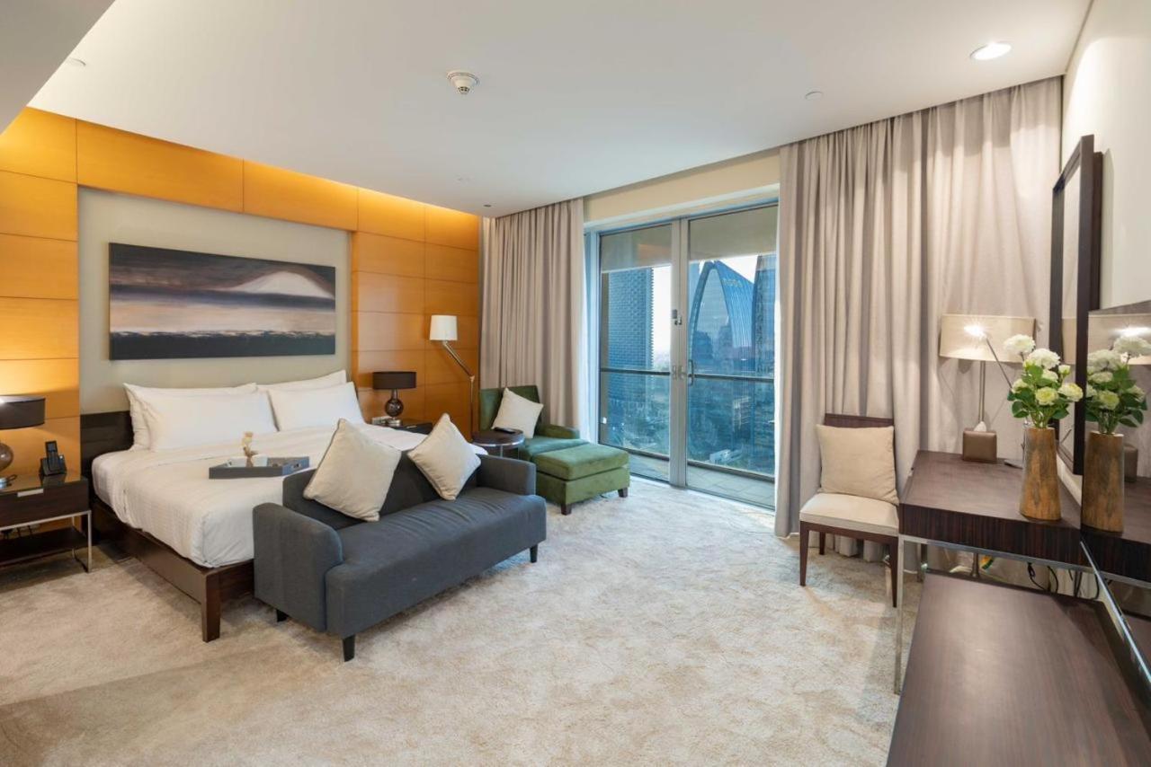 Holistay Luxury Homes - Burj Khalifa View - Direct Access Mall Lägenhet