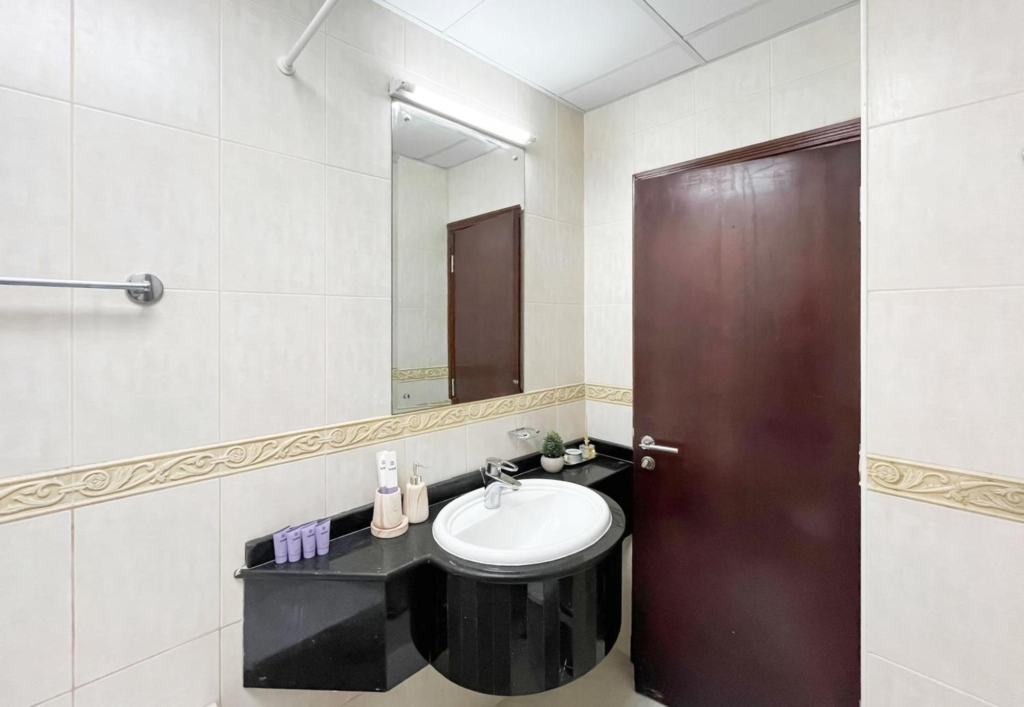 Livbnb-high Rise 1br With Balcony Near Barasti Appartement