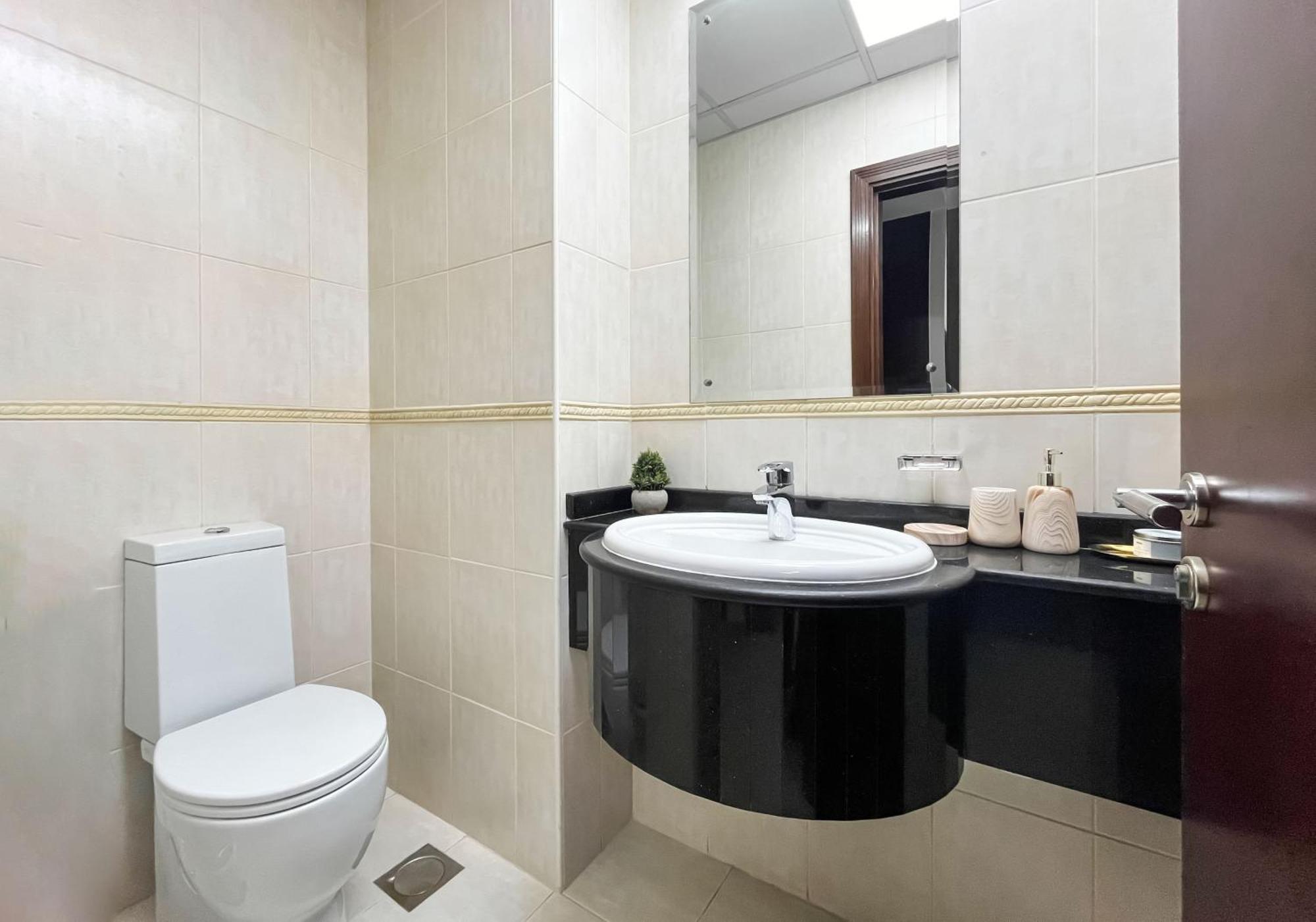 Livbnb-high Rise 1br With Balcony Near Barasti Appartement *
