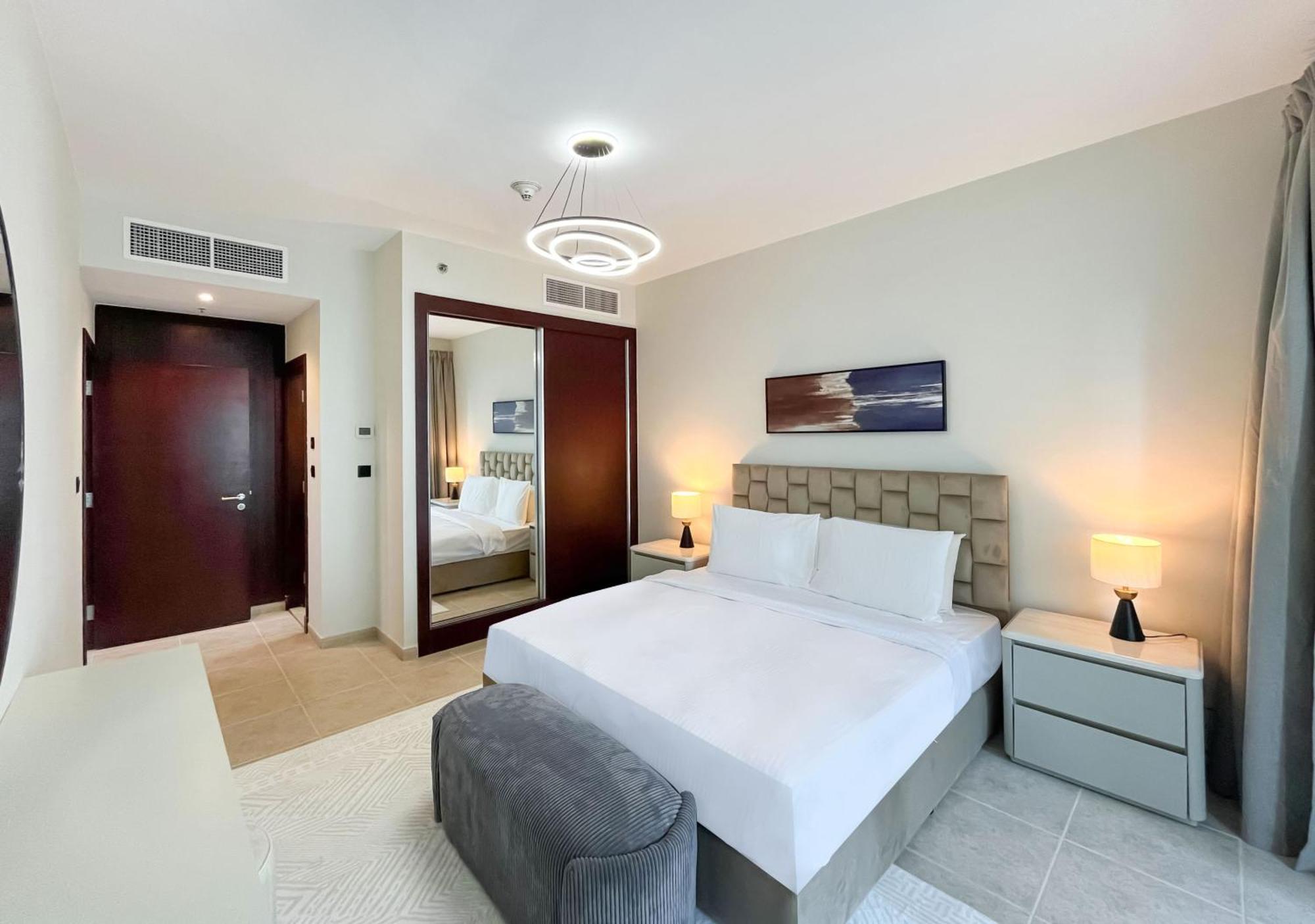 Livbnb-high Rise 1br With Balcony Near Barasti Dubaï