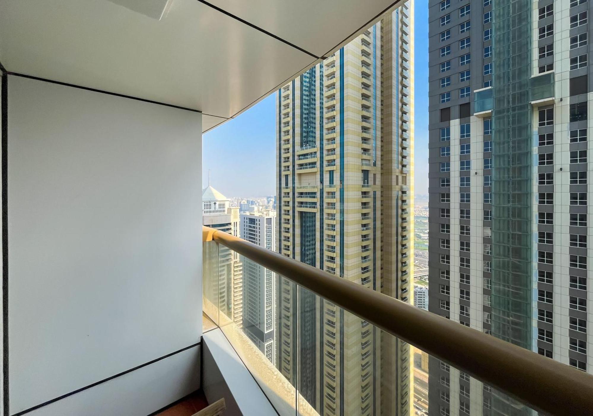 Livbnb-high Rise 1br With Balcony Near Barasti Appartement