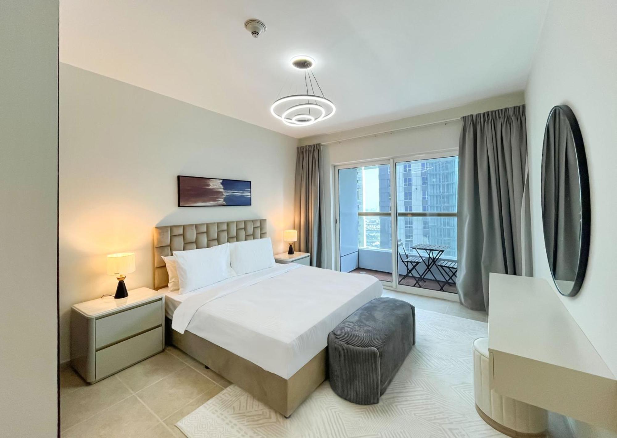 Livbnb-high Rise 1br With Balcony Near Barasti * Dubaï