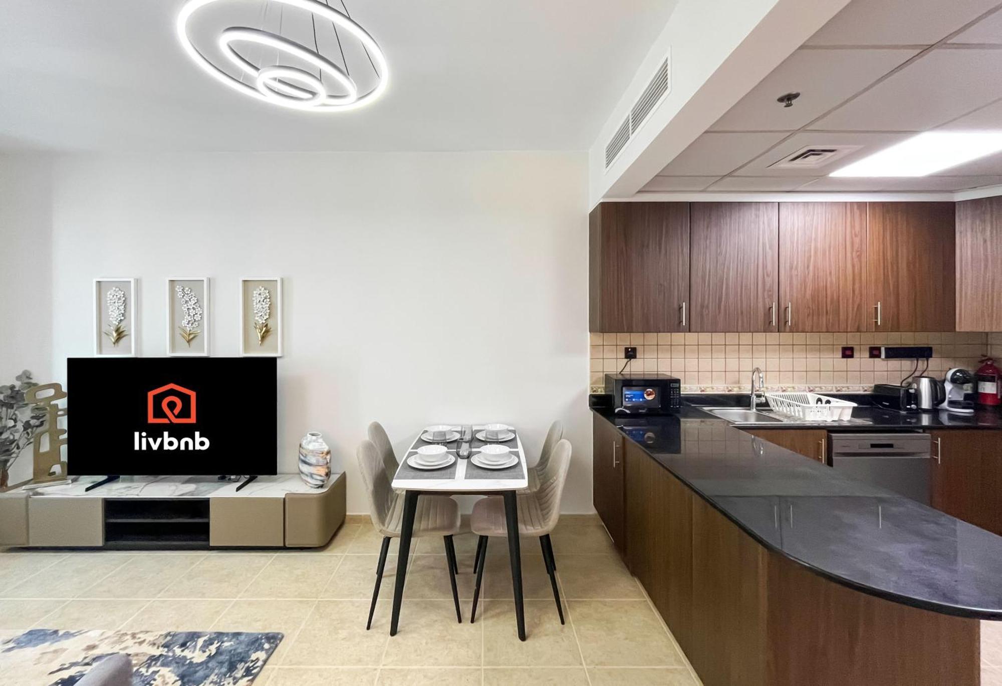 Livbnb-high Rise 1br With Balcony Near Barasti Appartement Dubaï