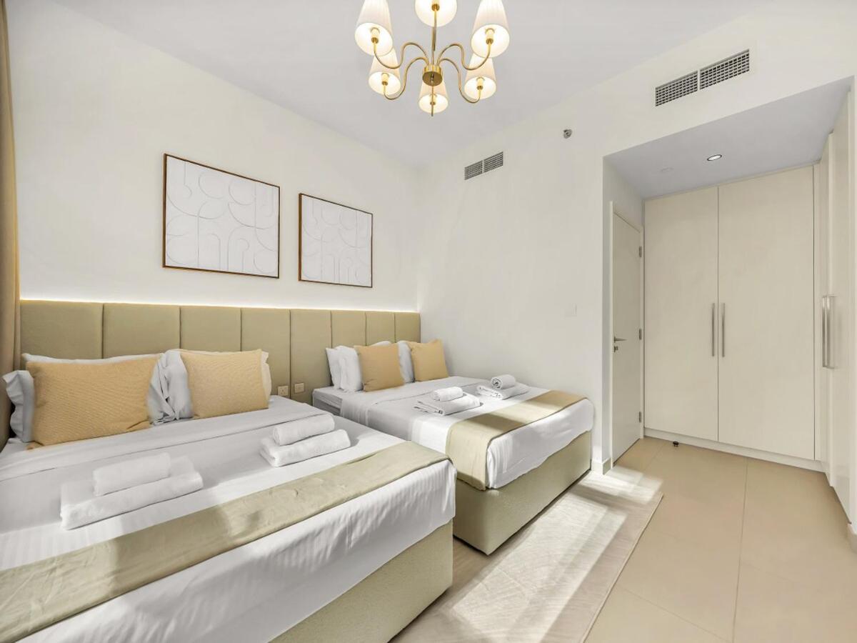 Modern High Rise 2br With Burj Khalifa Views, Steps From Opera And Near Mall