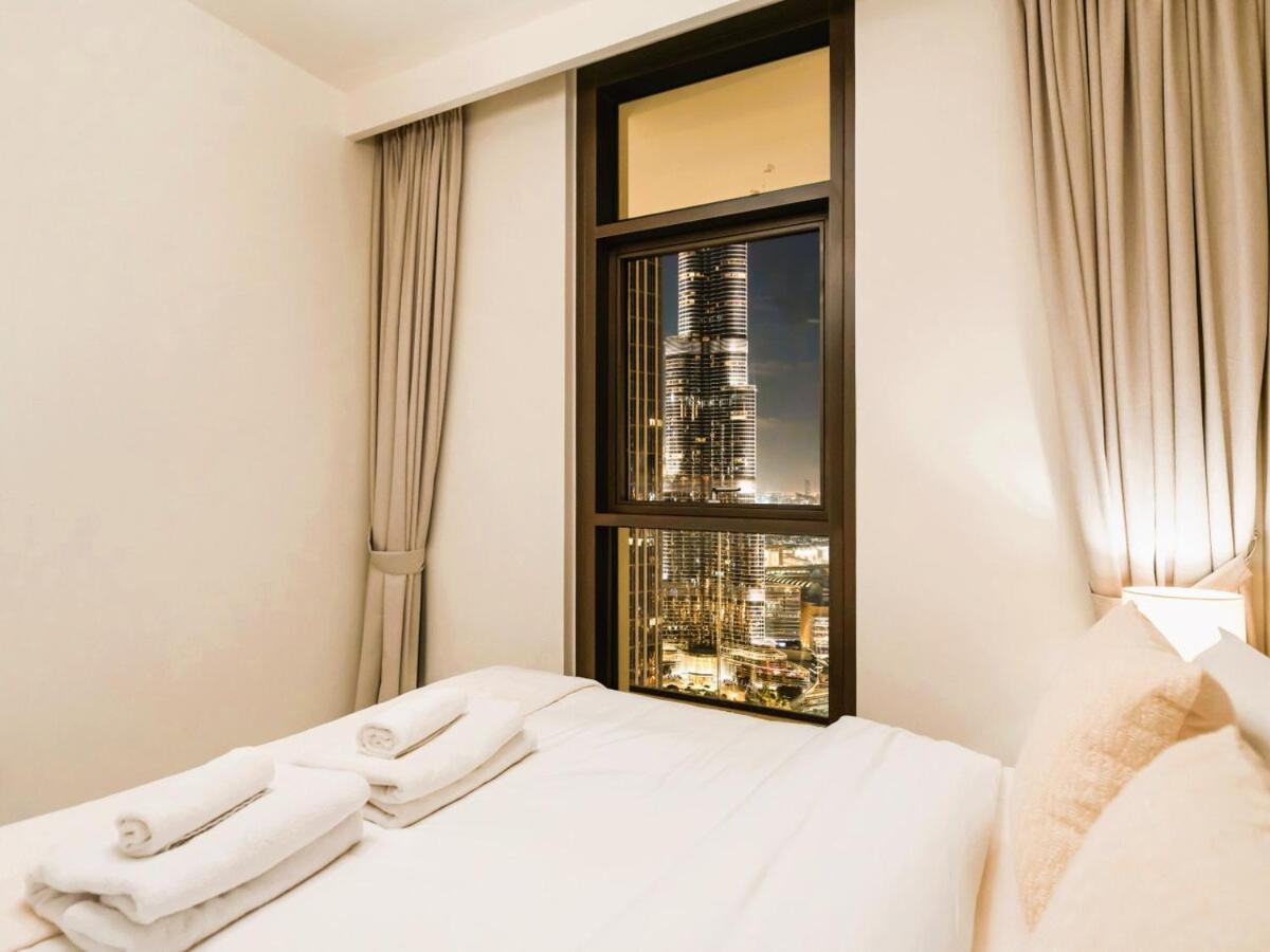 Modern High Rise 2br With Burj Khalifa Views, Steps From Opera And Near Mall Appartement *