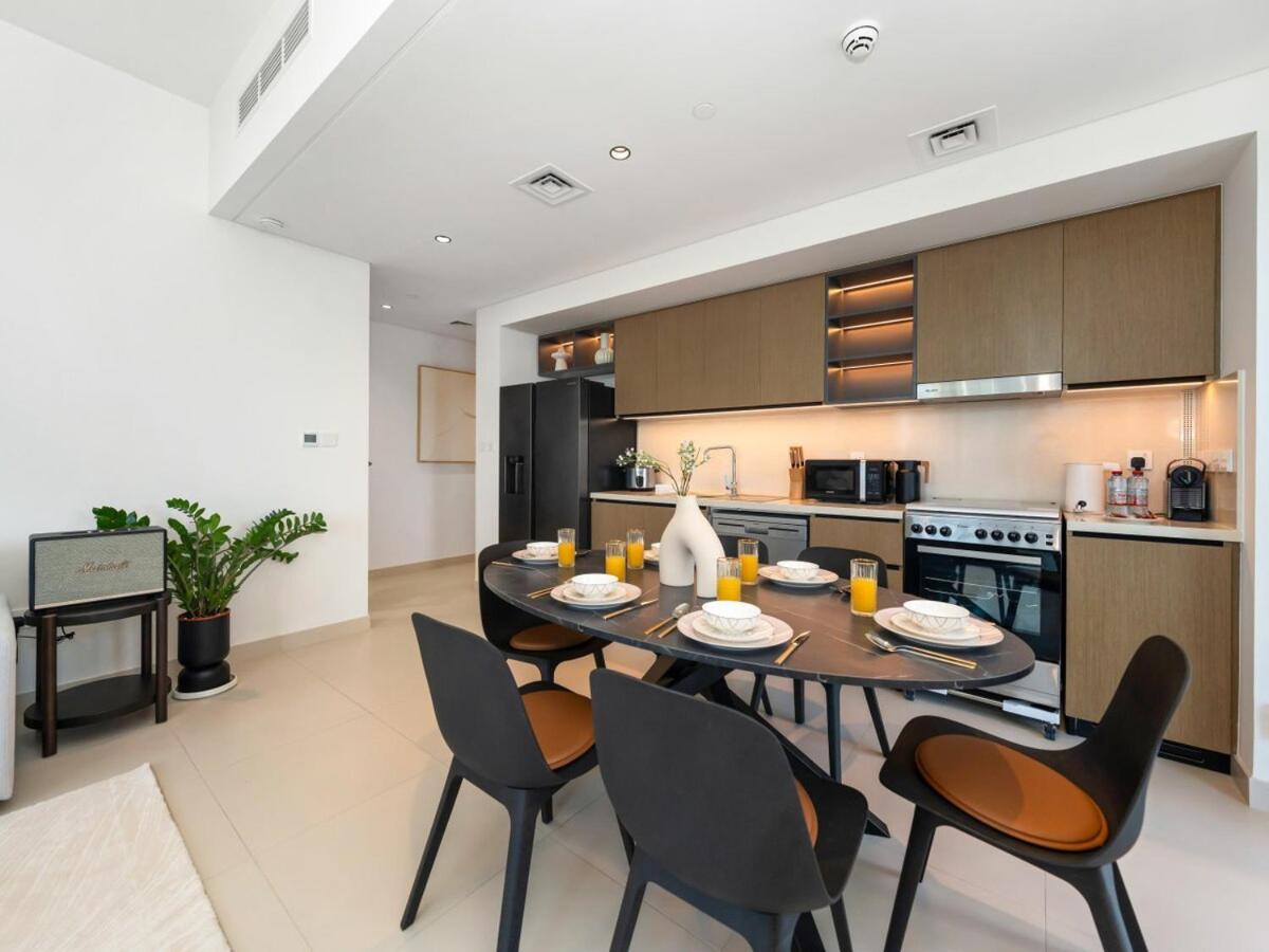 Modern High Rise 2br With Burj Khalifa Views, Steps From Opera And Near Mall * Dubaï