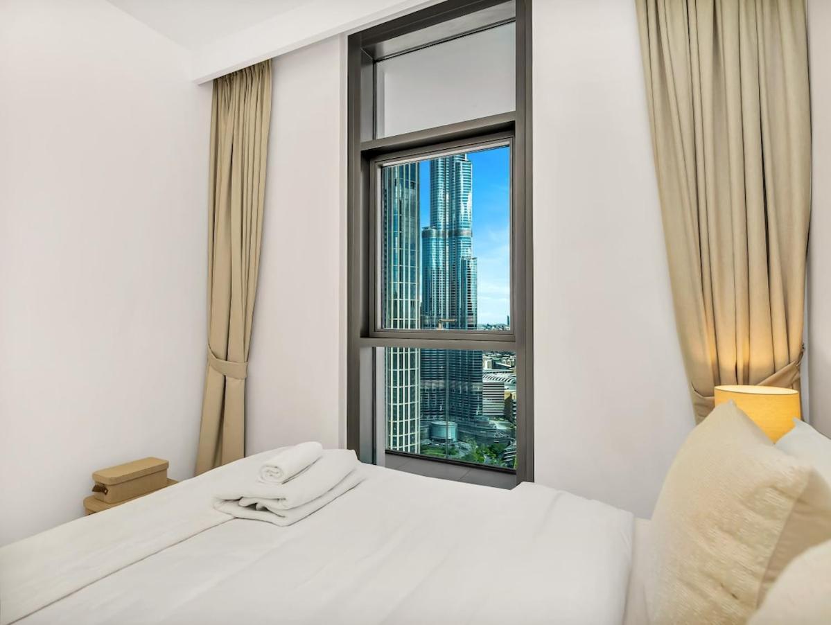 Modern High Rise 2br With Burj Khalifa Views, Steps From Opera And Near Mall Dubaï