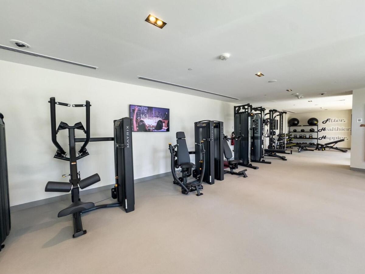 Modern High Rise 2br With Burj Khalifa Views, Steps From Opera And Near Mall Appartement *