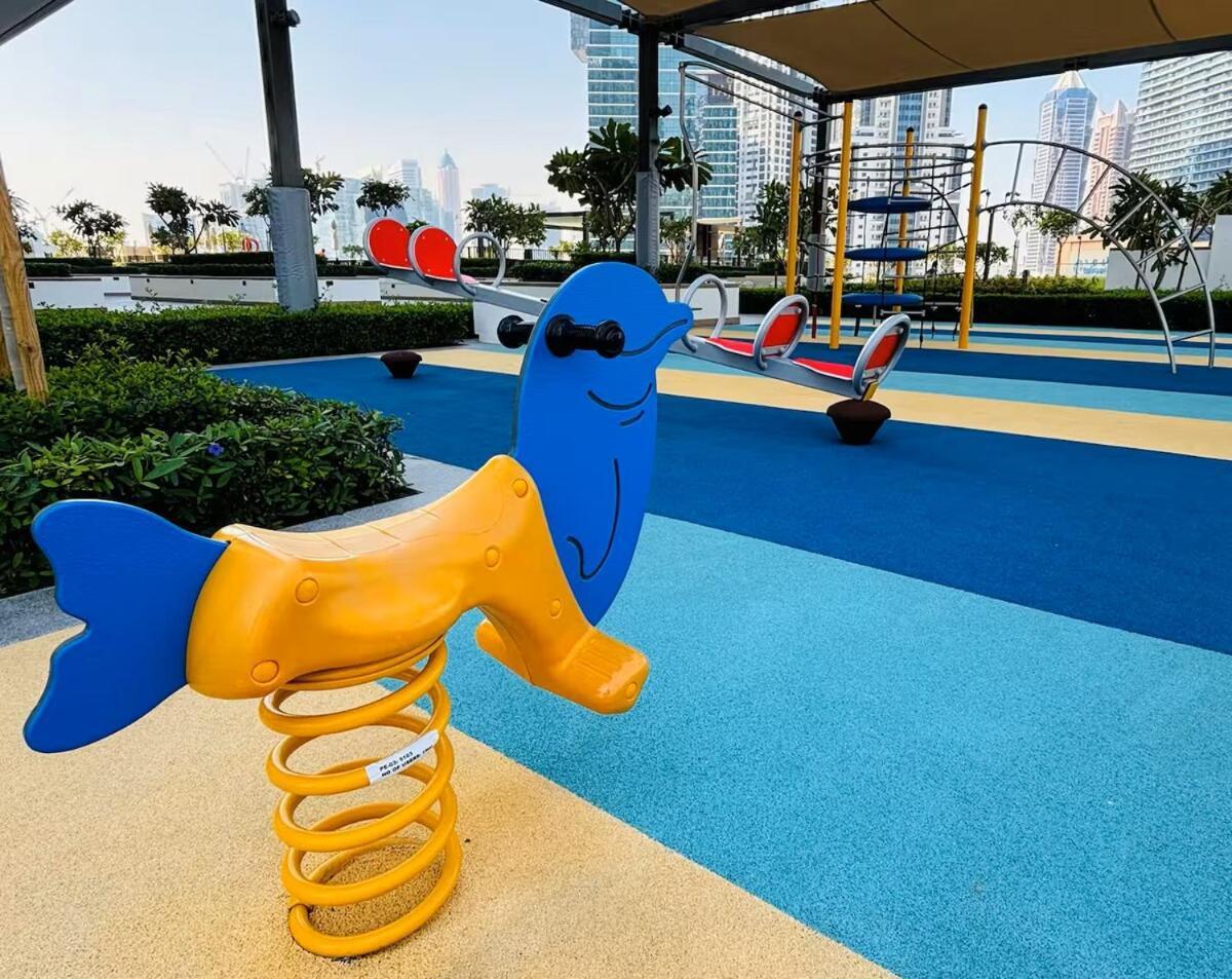Modern High Rise 2br With Burj Khalifa Views, Steps From Opera And Near Mall Appartement Dubaï