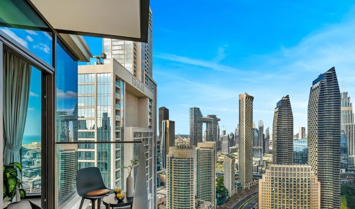 Modern High Rise 2br With Burj Khalifa Views, Steps From Opera And Near Mall Dubaï