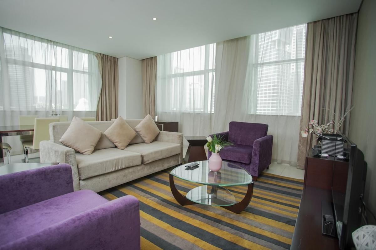 Amazing Three Bedroom Burj Khalifa View- Downtown Appartement *