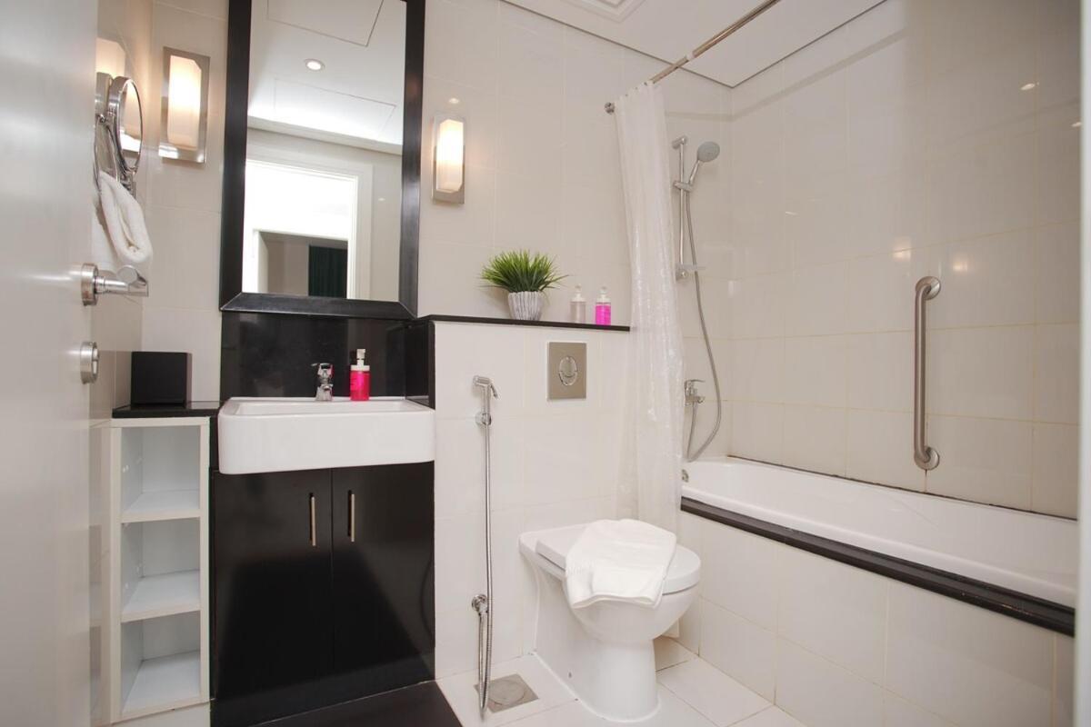 Appartement Amazing Three Bedroom Burj Khalifa View- Downtown Dubaï