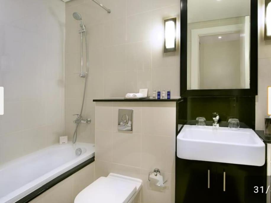 Amazing Three Bedroom Burj Khalifa View- Downtown Dubaï