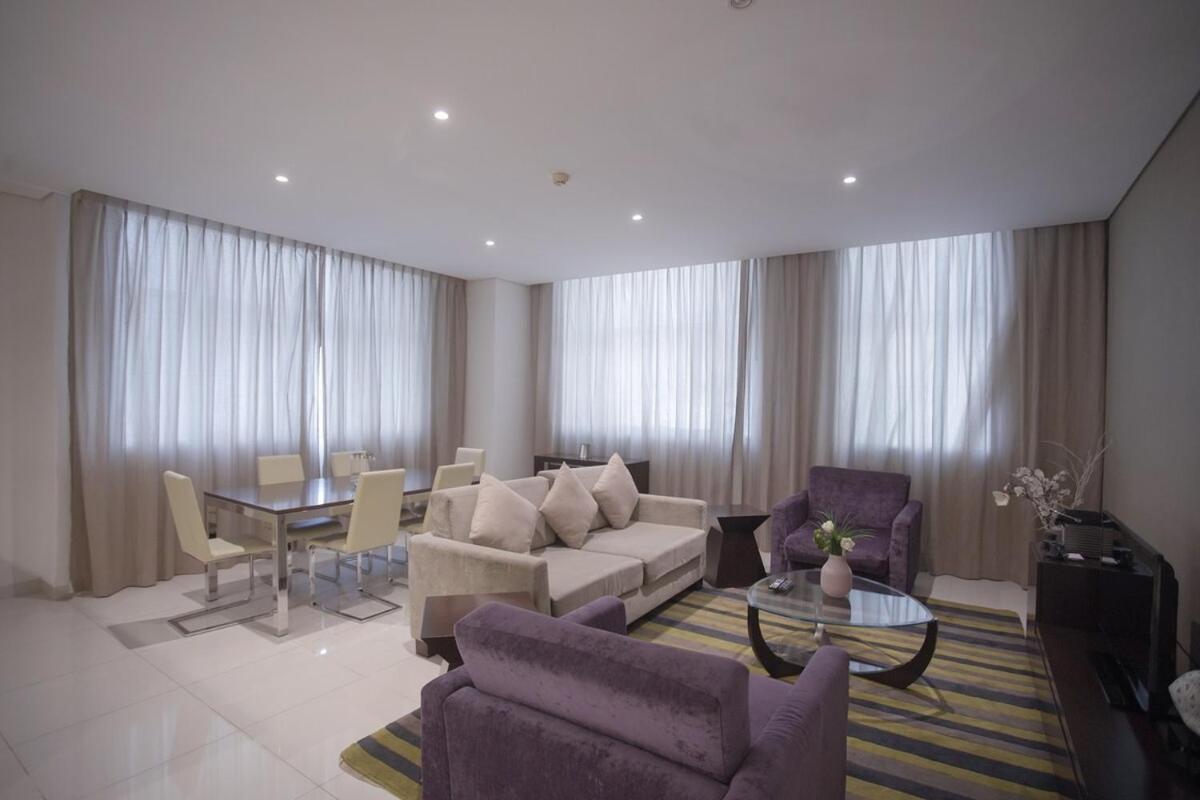 Amazing Three Bedroom Burj Khalifa View- Downtown *
