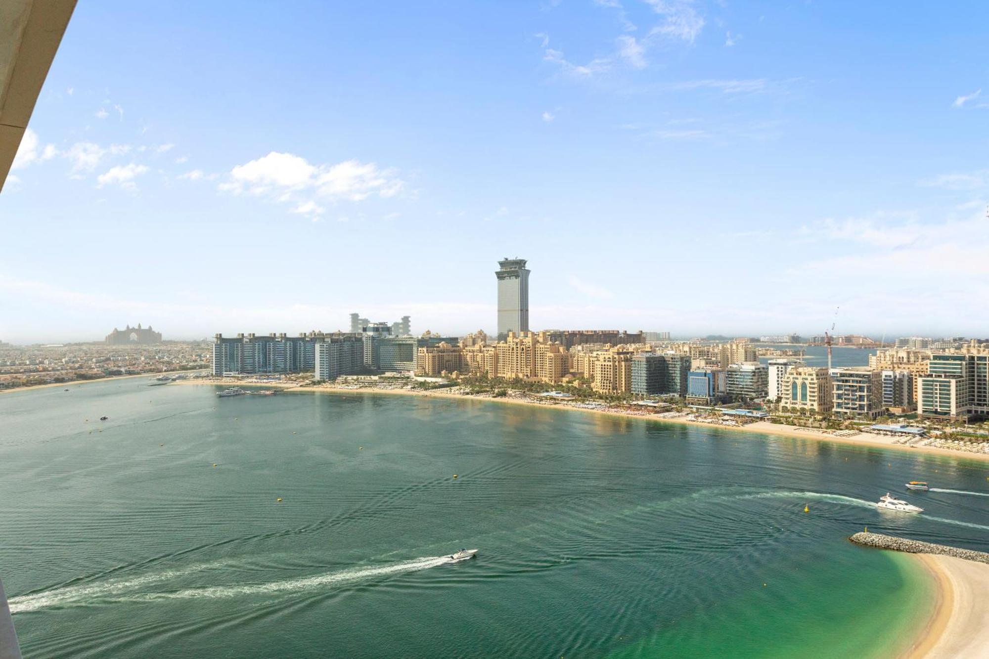 Coastal Elegance 1-bedroom In Grand Bleu Dubaï