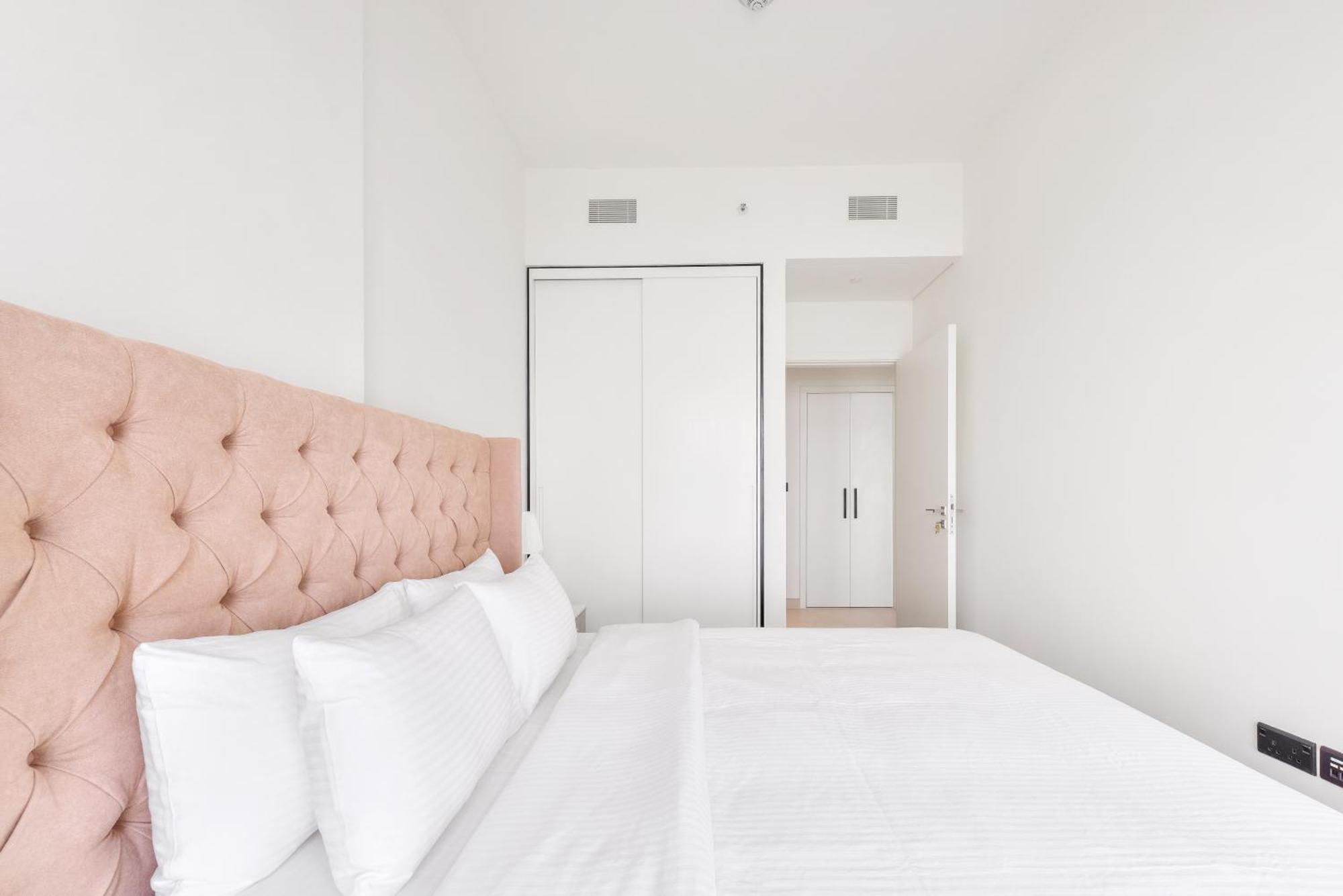 Fresh & Stylish 2br Living At Collective Tower 1 Apartamento Dubái