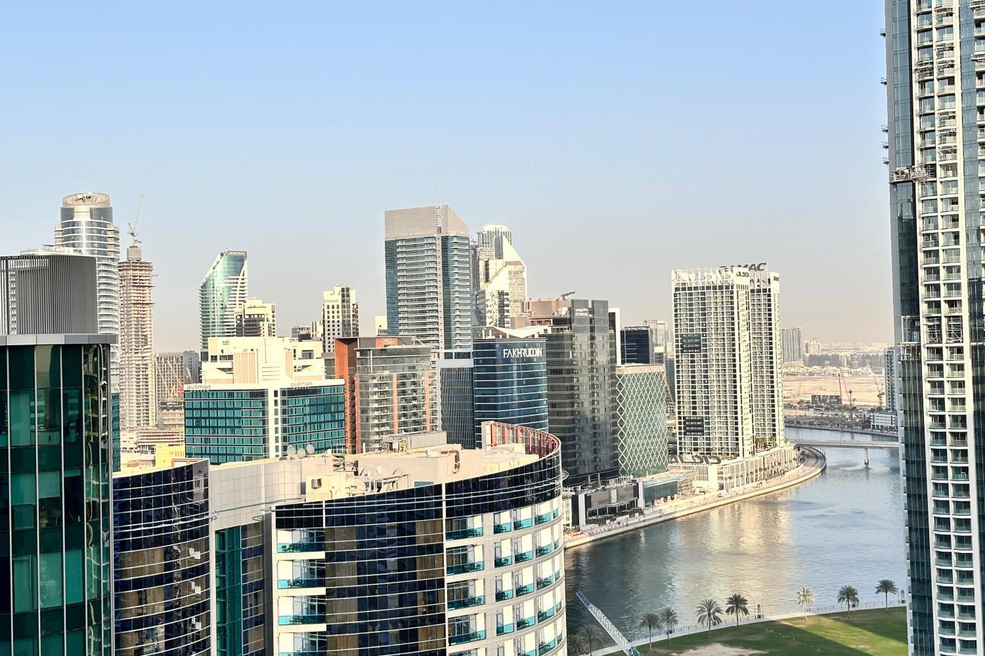 Vserve Modern Oasis Canal & Burj Views Appartement Dubaï
