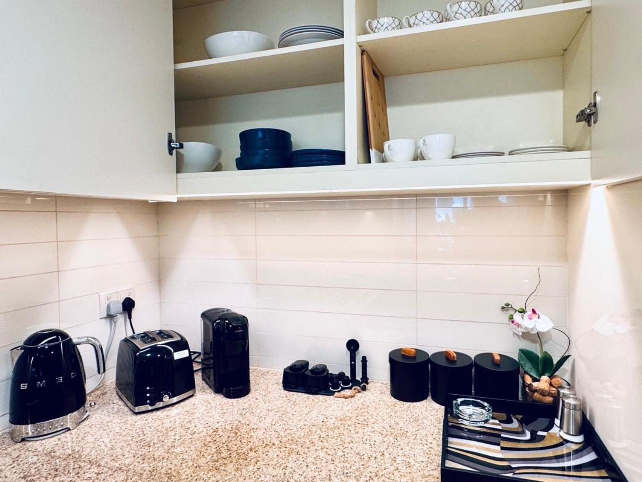 Burj Vista Luxury 2br ,full Burj Khalifa View ,direct Mall & Metro Access Appartement *
